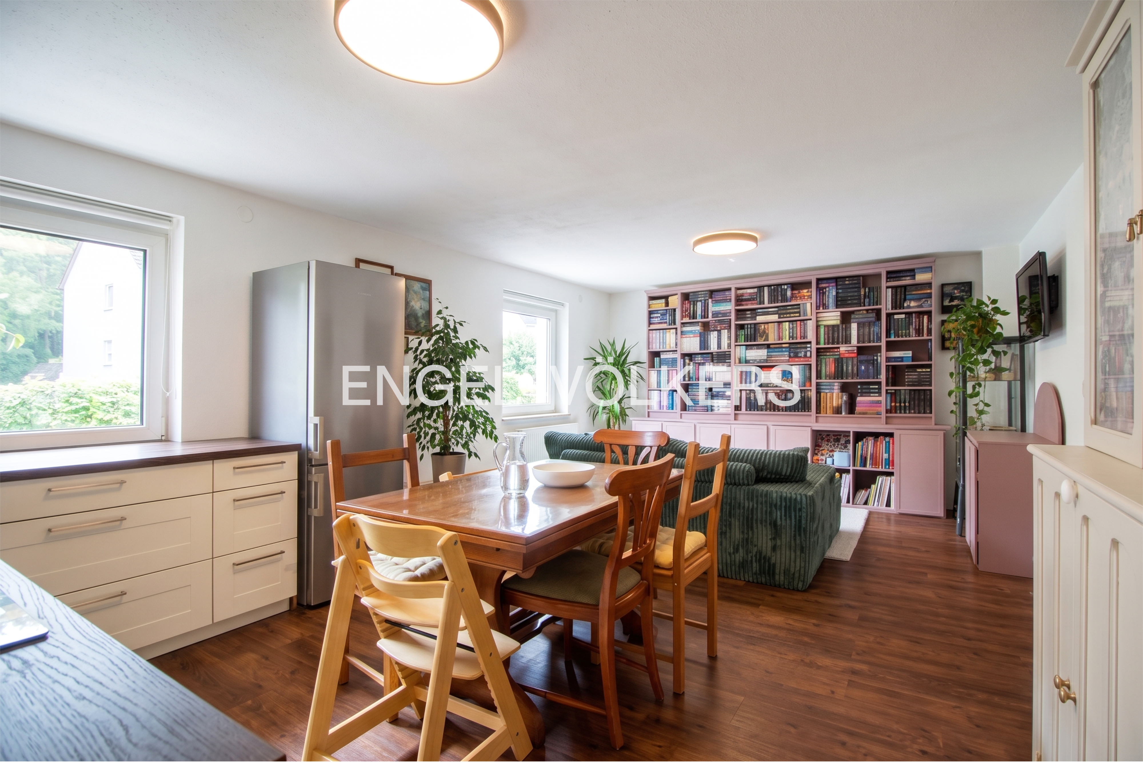 Großzügig, modern und hochwertig saniert - attraktive 3-Zimmer-Wohnung im Regensburger Süden [AI-modified]