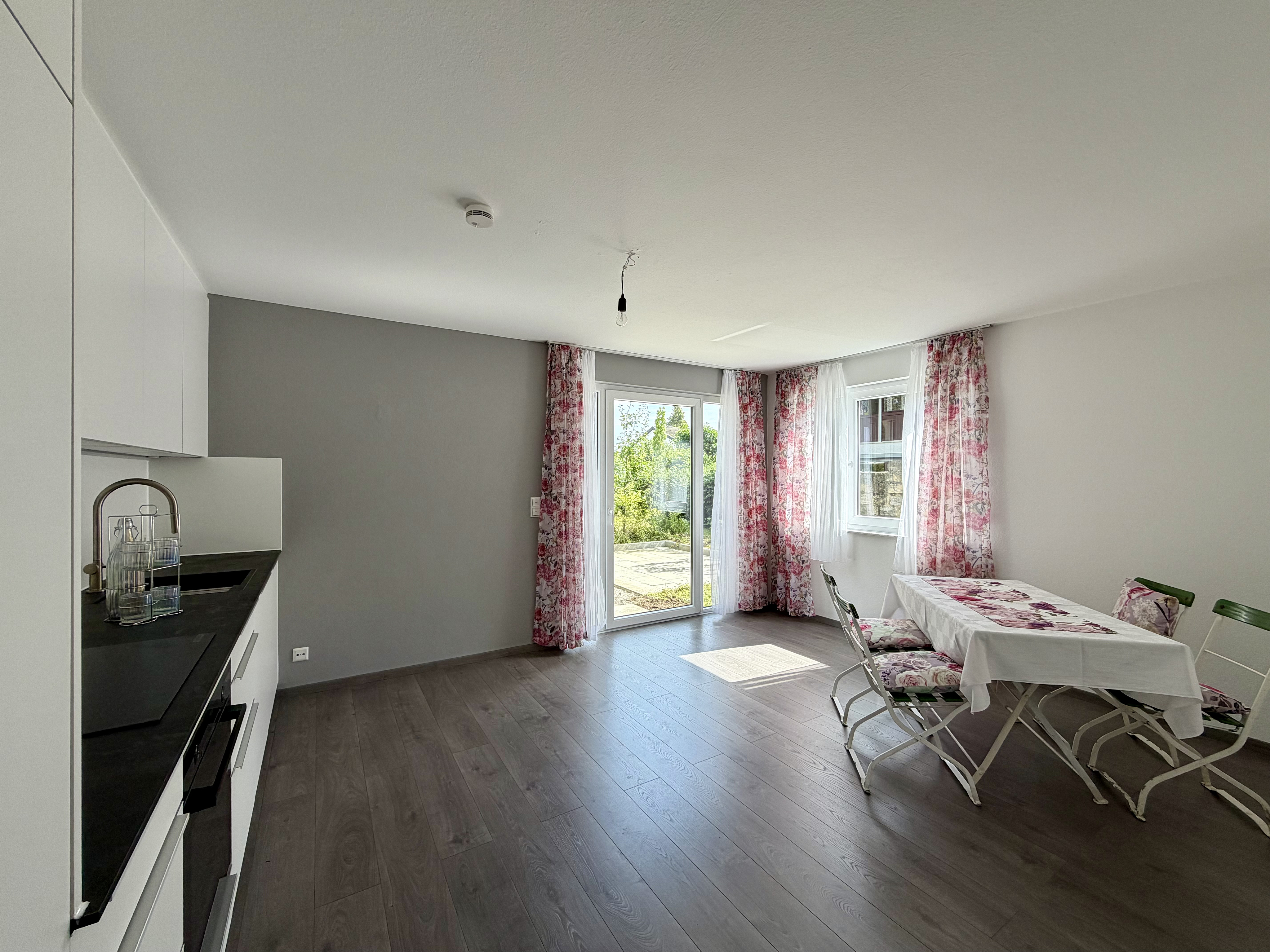 Attraktives Wohnen auf zwei Ebenen - mit Garten, Terrasse und neuer Küche