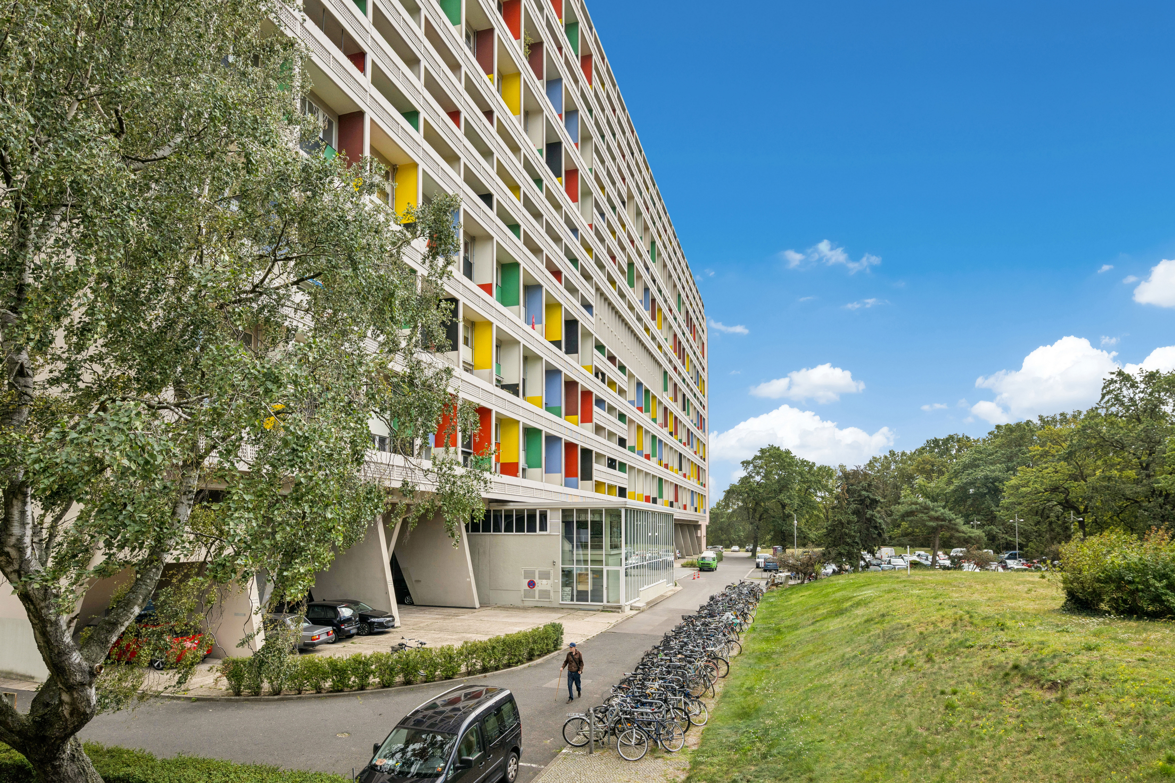 LE CORBUSIER Berlin: Familienfreundliche Maisonette Wohnung in der Architekturikone in Westend