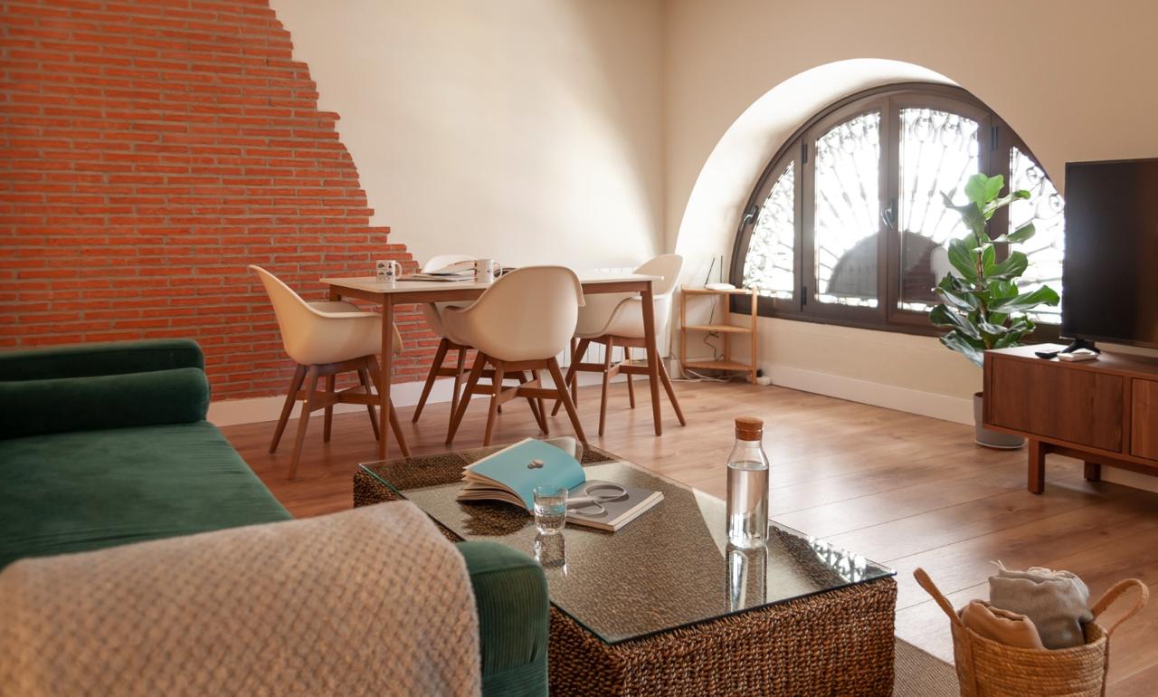Bright renovated 2-bedroom apartment on Atocha Street, Las Letras neighborhood