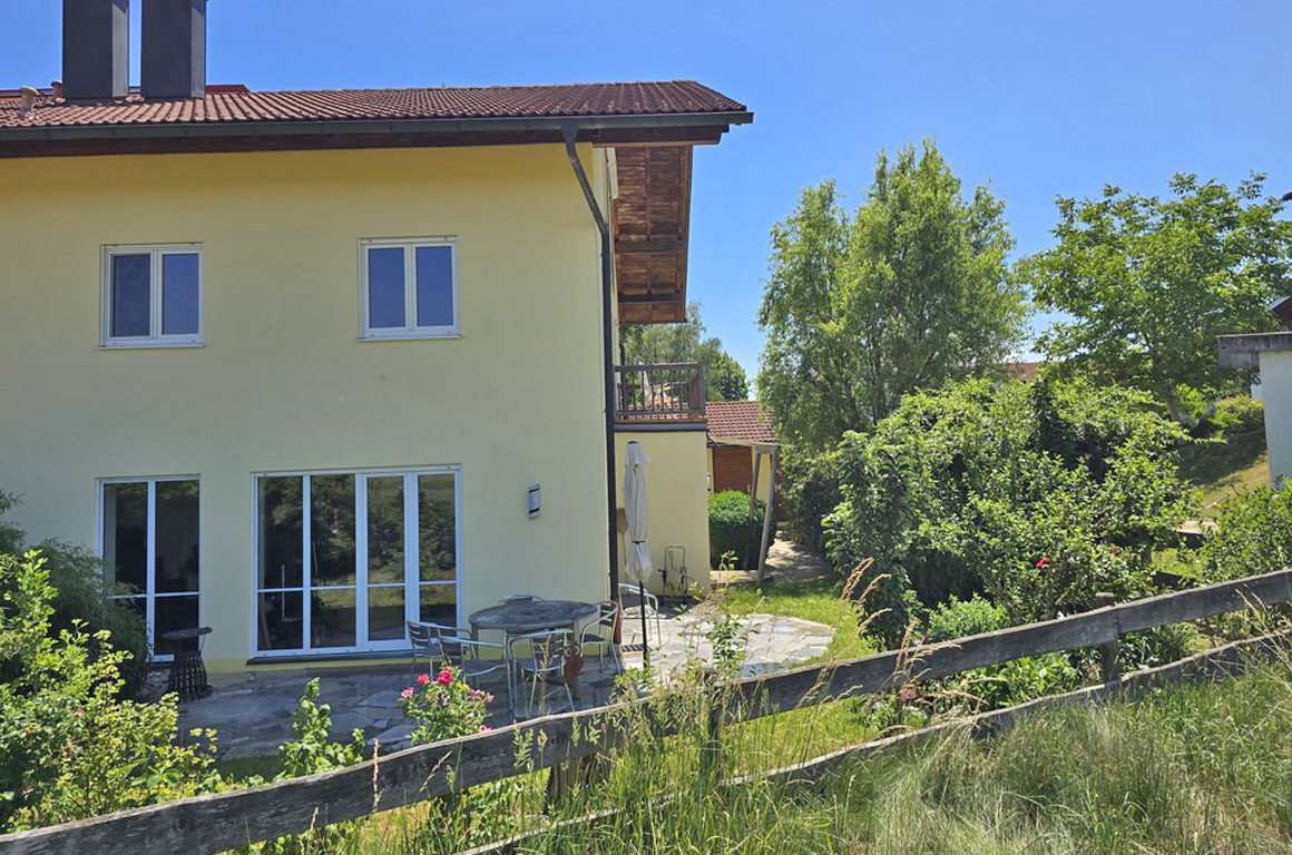 Großzügiges Doppelhaus fußläufig zum Hartsee
