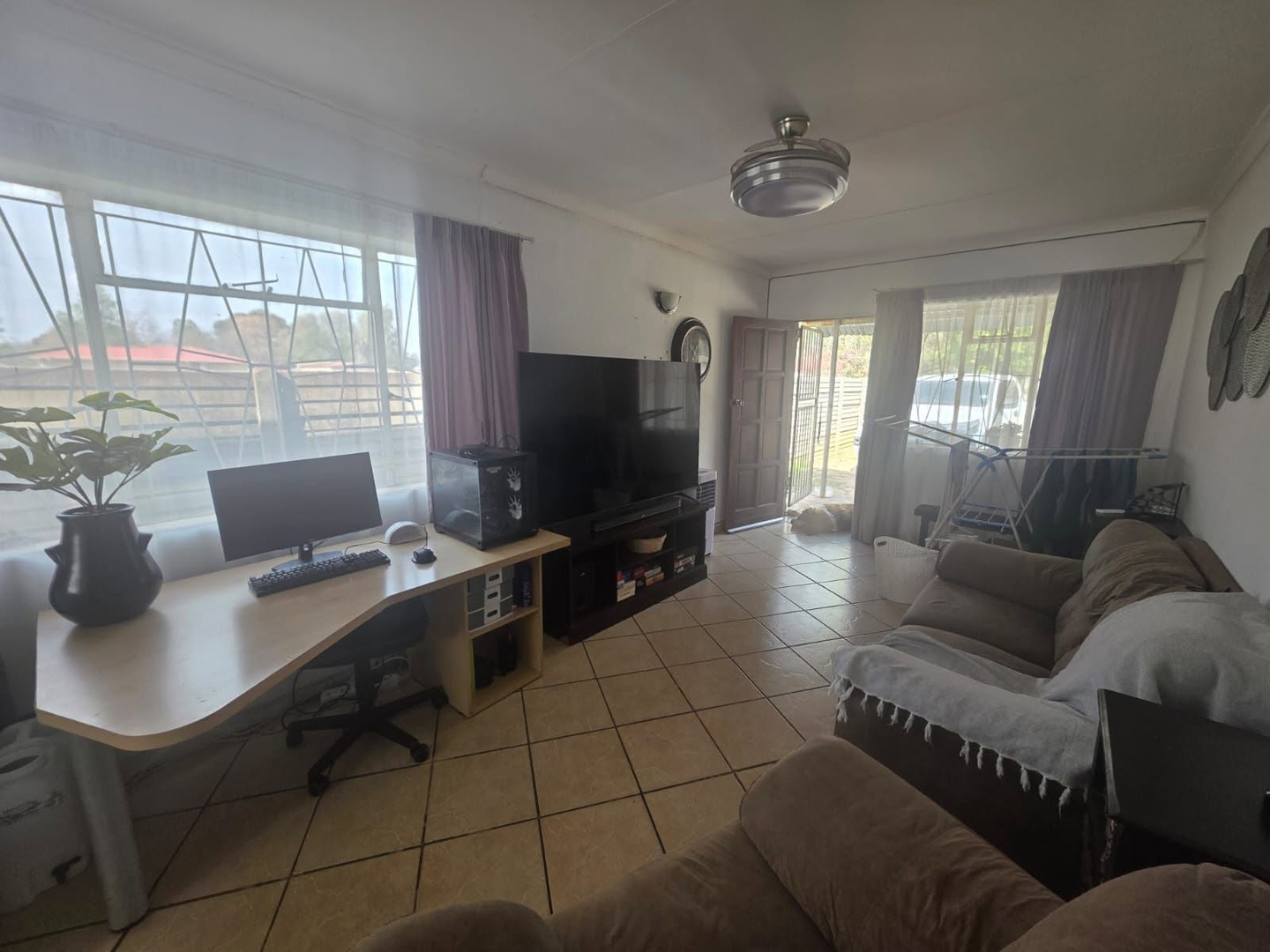Spacious one bedroom garden cottage