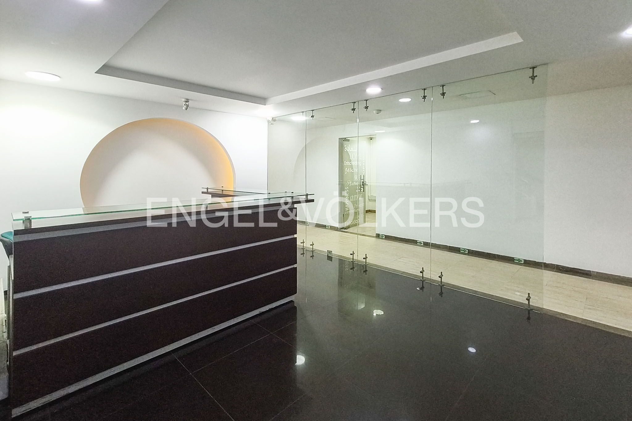 Arriendo Piso de Oficinas en el Centro Internacional