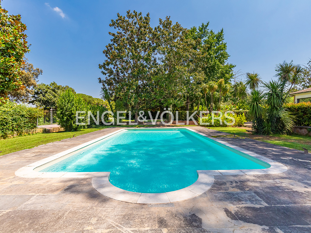 Castel di Leva, prestigious villa with park and pool