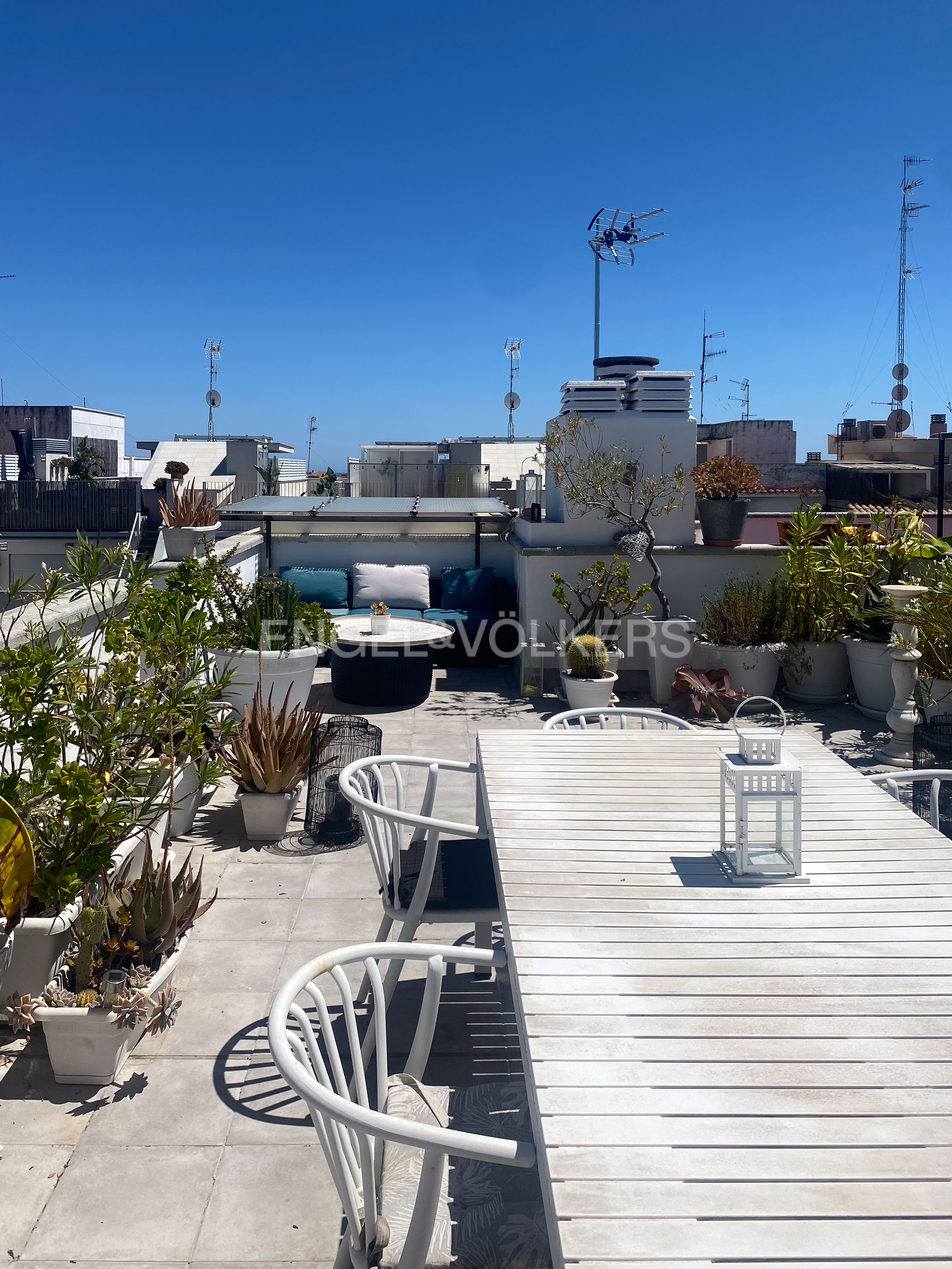 Magnificent newly renovated penthouse with private terraces