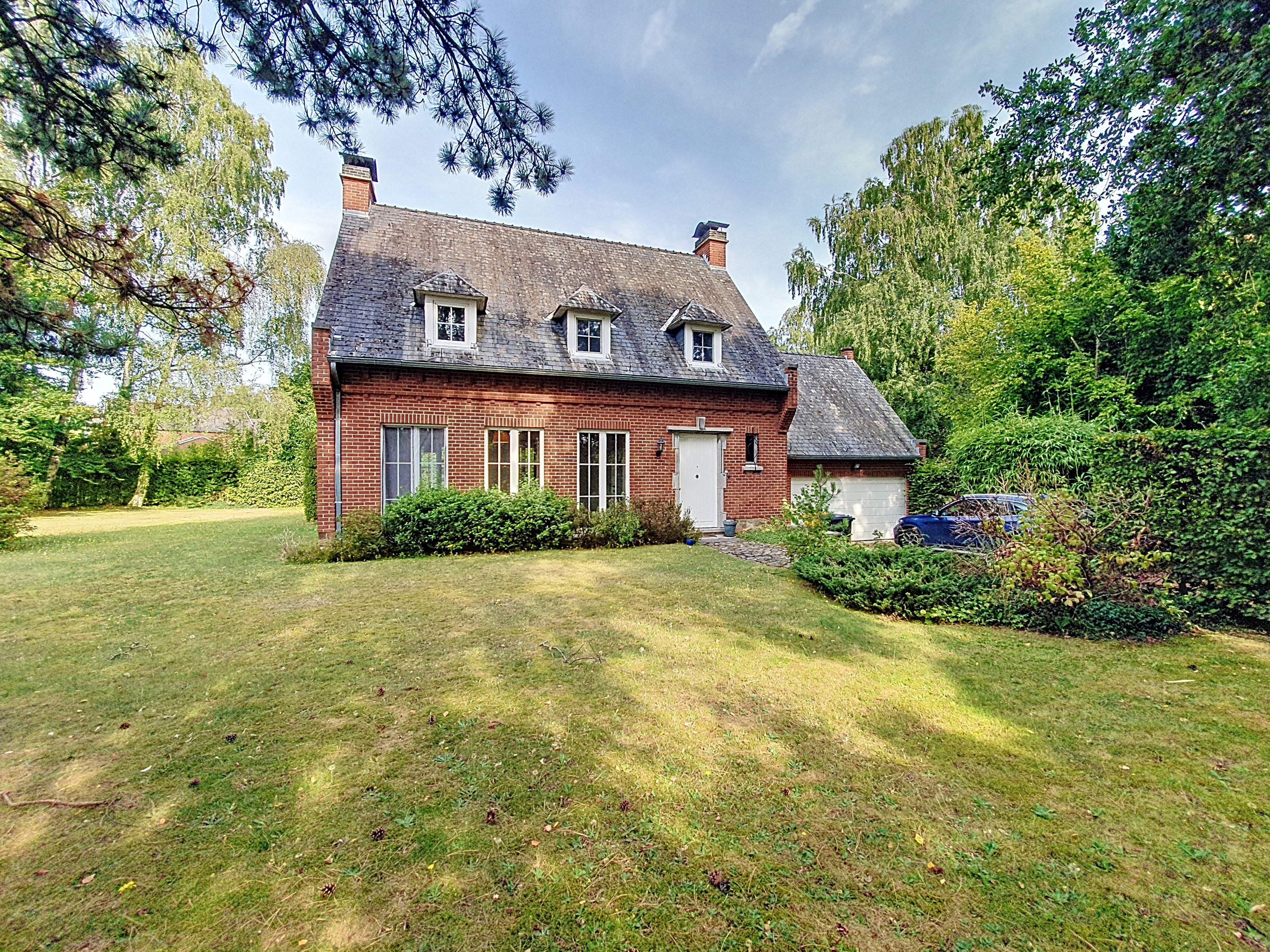 Stunning 180 m² villa – 4 bedrooms and large 1,600 m² garden