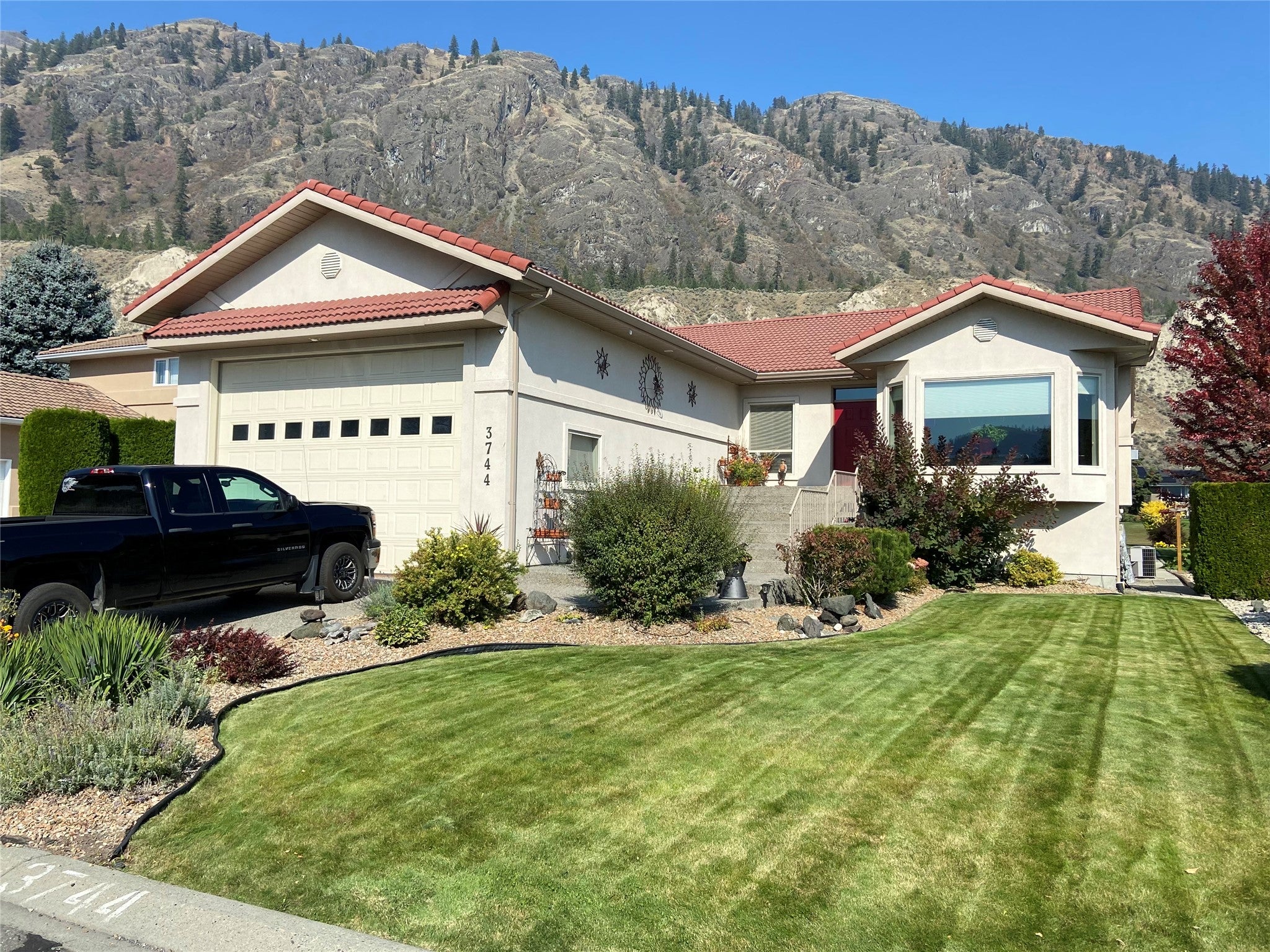 Open Concept Rancher With Plenty of Room For Entertaining