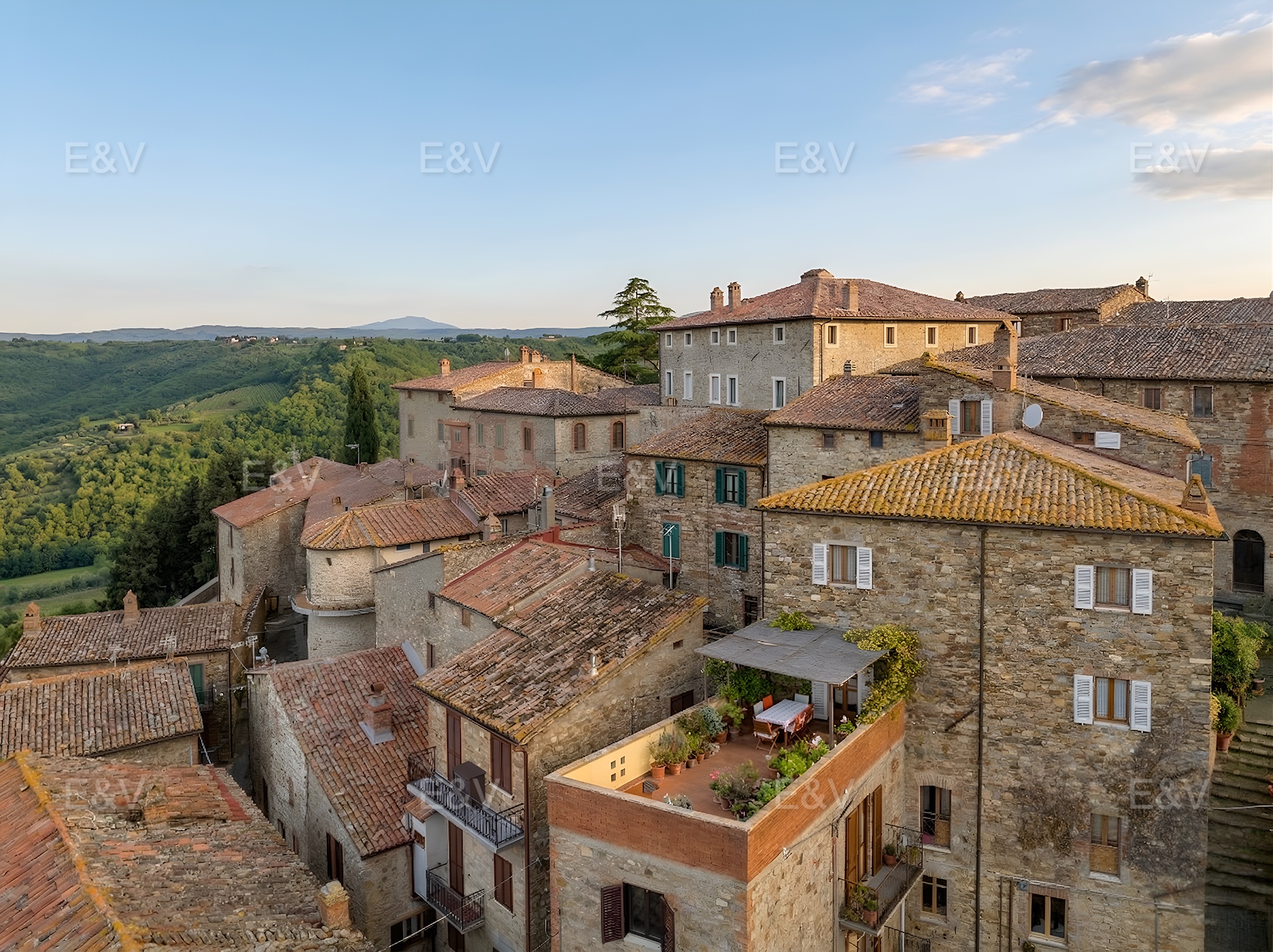 Meravigliosa proprietà in centro storico, con terrazza panoramica