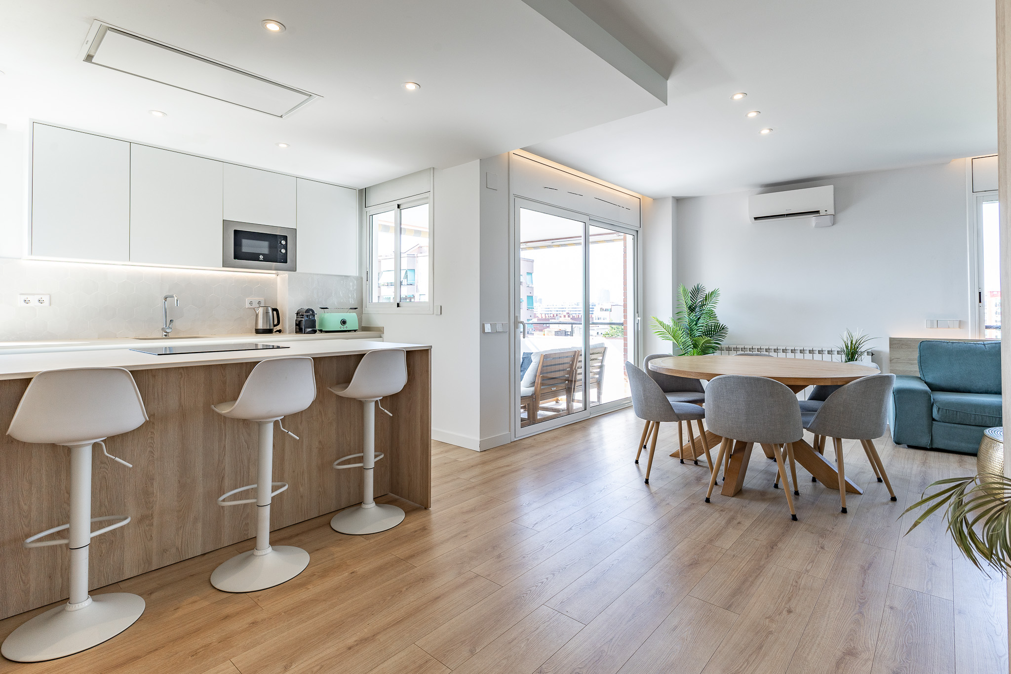 Impeccable apartment with terrace and sea views