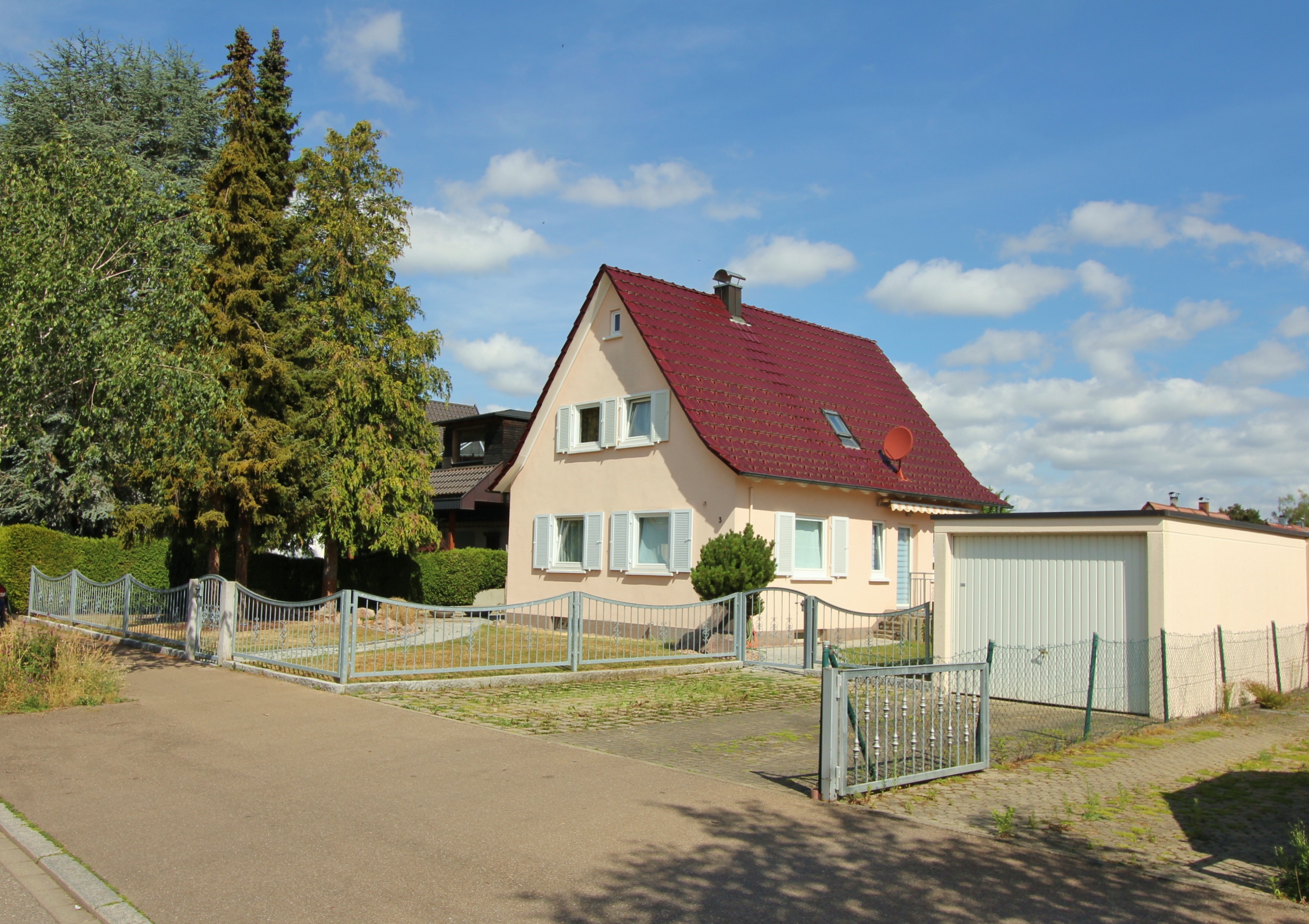 Saniertes Siedlungshaus mit gepflegtem Garten in Trossingen!