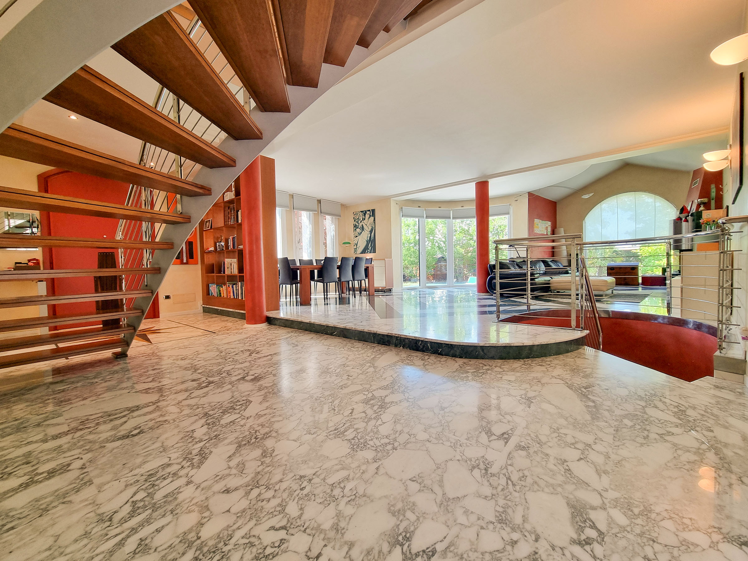 Esclusiva villa singola con piscina ad un passo dal mare
