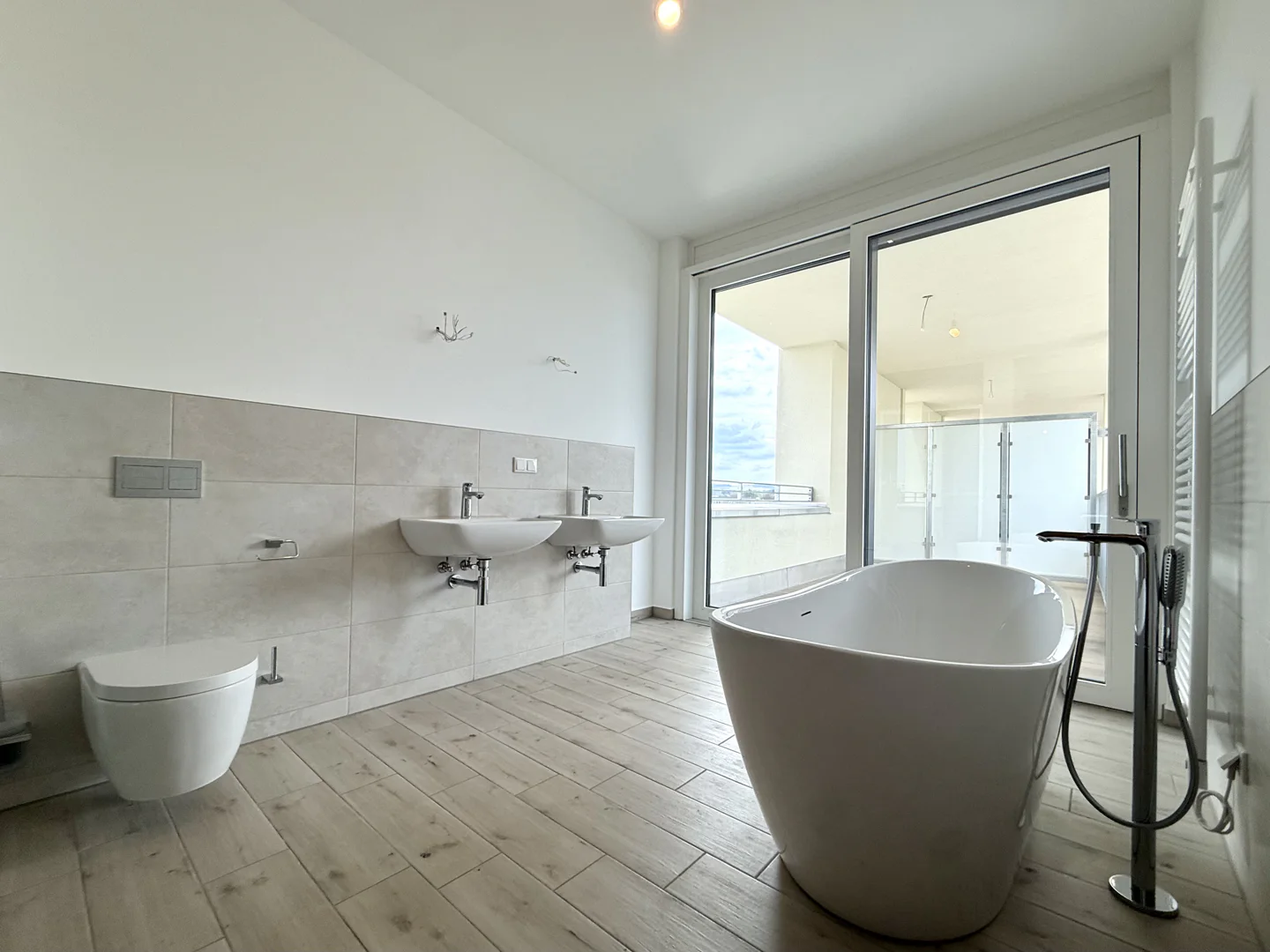 Stilvolle 4-Raum-Wohnung mit 3 Terrassen - Foto 5