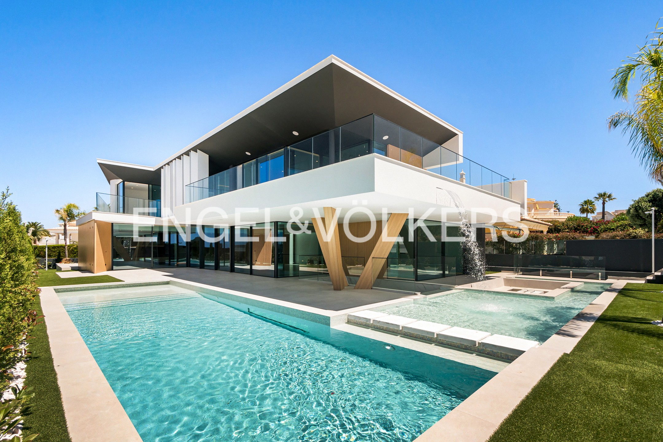 Luxurious contemporary villa with sea views and 300m from beach