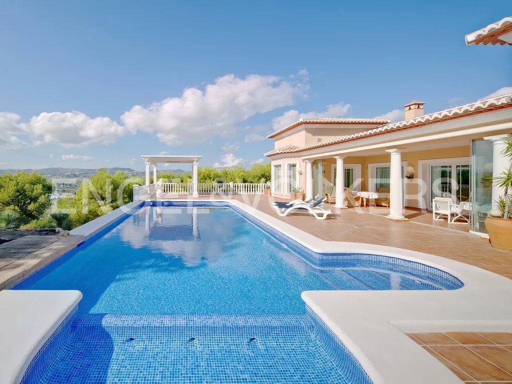 Villa with tranquillity and absolute privacy