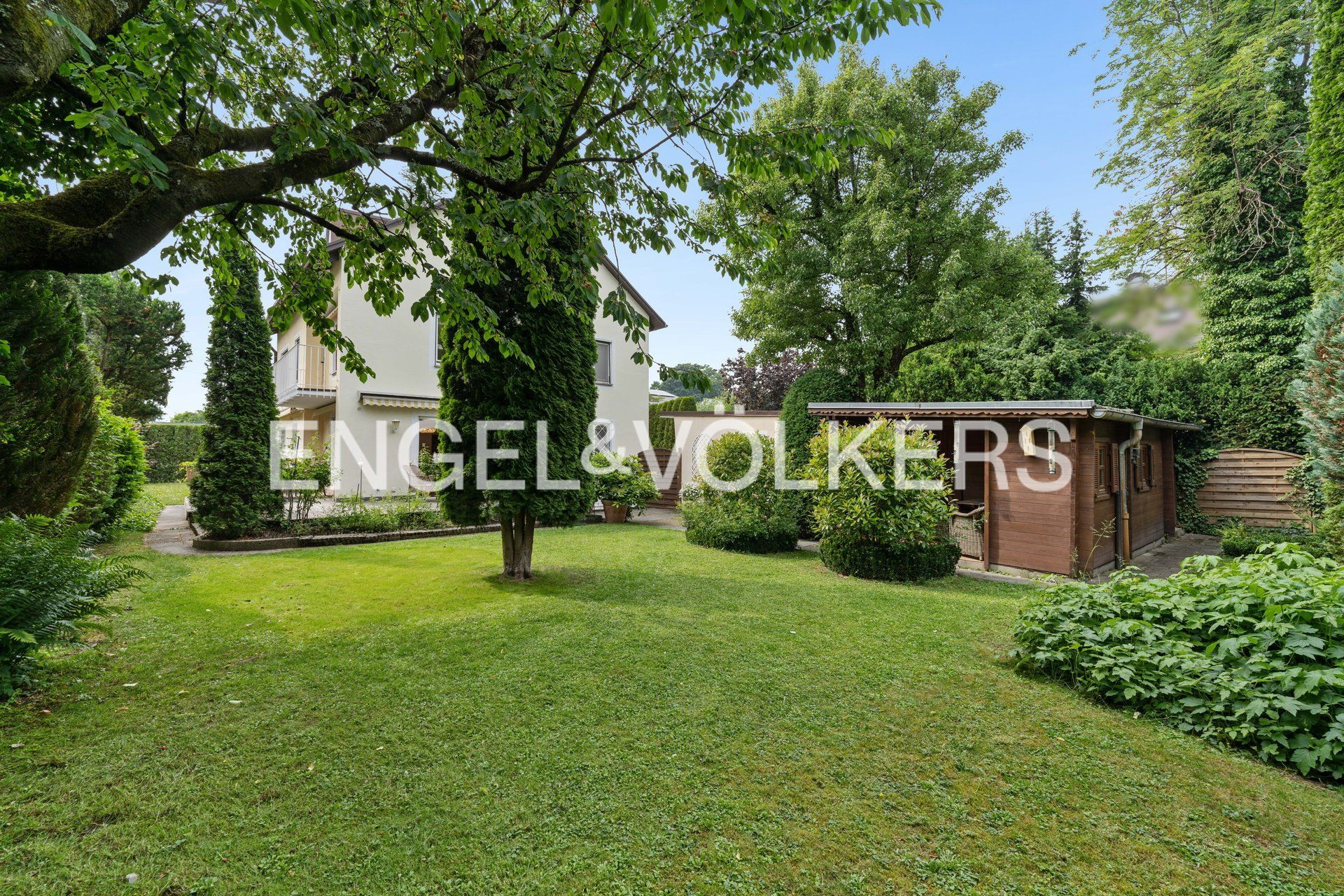 Living in the green: House with spacious plot and expansion potential