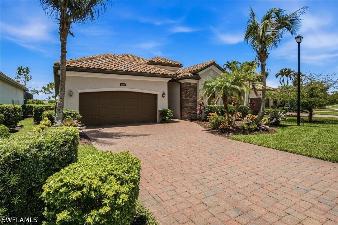 Beautiful Home With Stunning  Lake and Golf Course Views