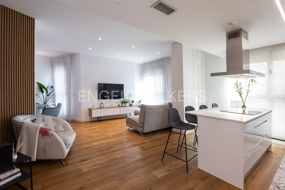 Modern 3-bedroom flat with garage near The City of Arts