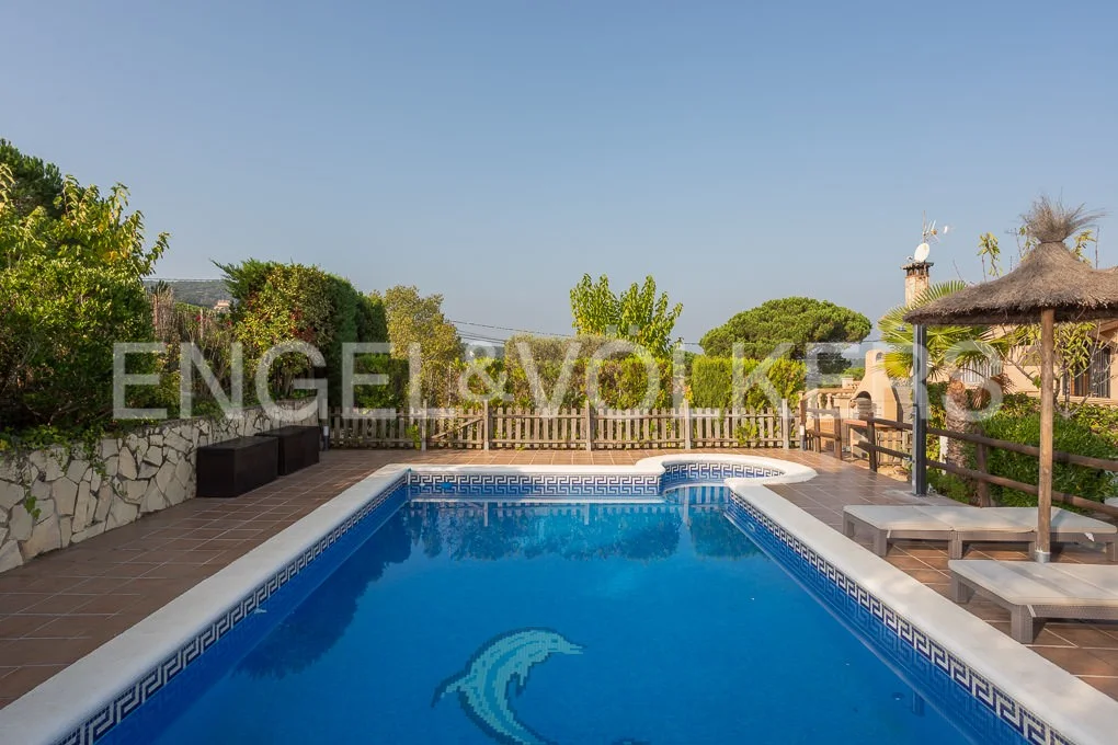 Perfect detached house with swimming pool and tourist license