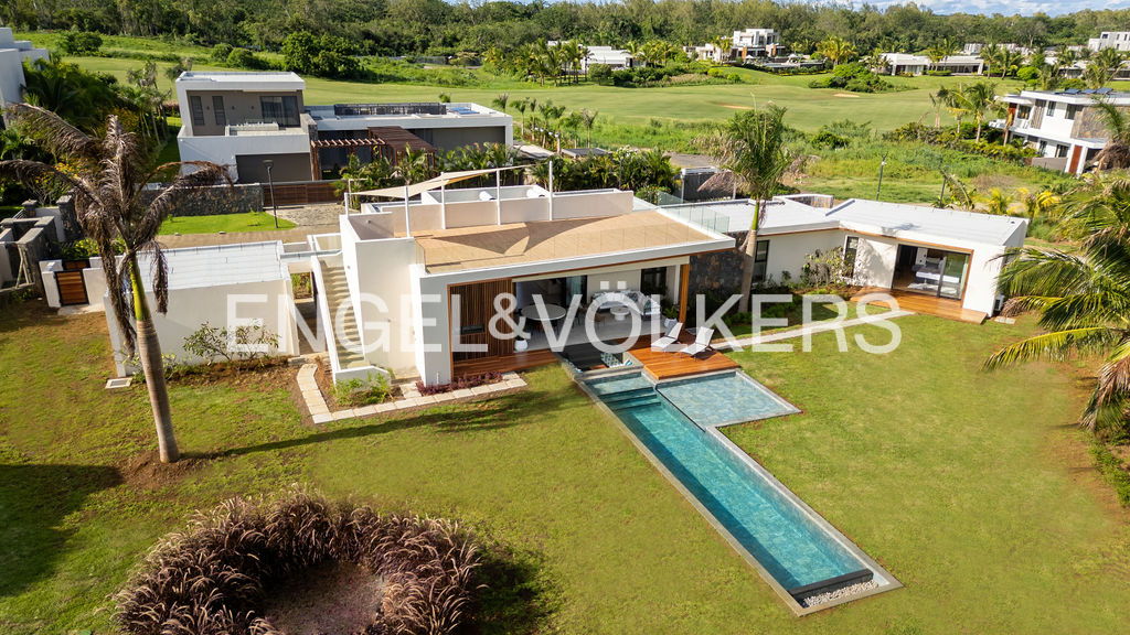 Spacious Golf Estate Villa with 4th Bedroom Expansion Possibility – Anahita, Mauritius