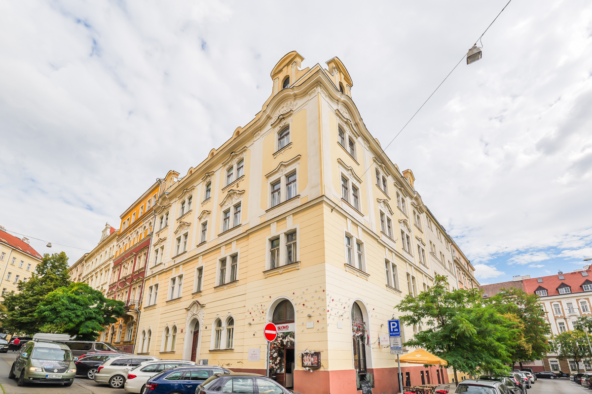 Fully equipped restaurant for rent in Vinohrady