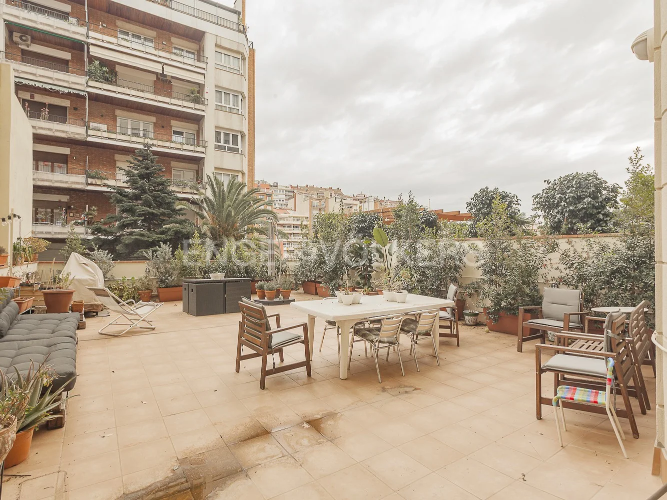 Large apartment with parking and terrace