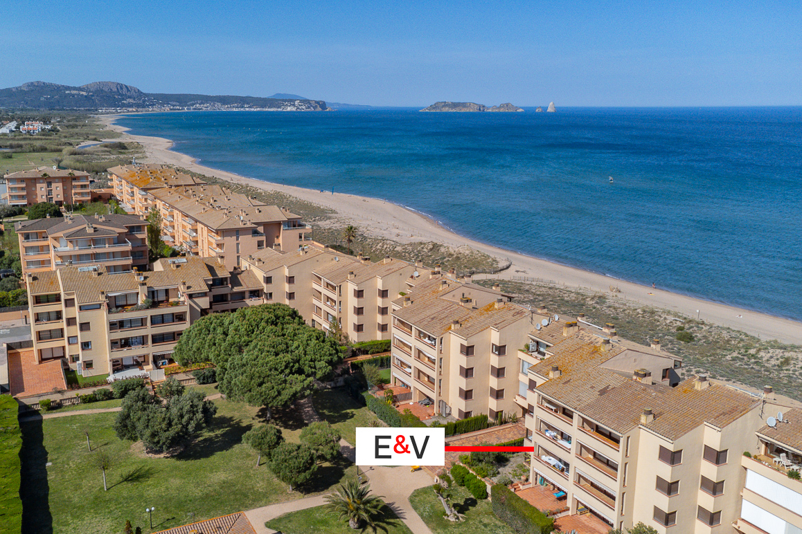 Apartment with sea views near the Pals Golf Course