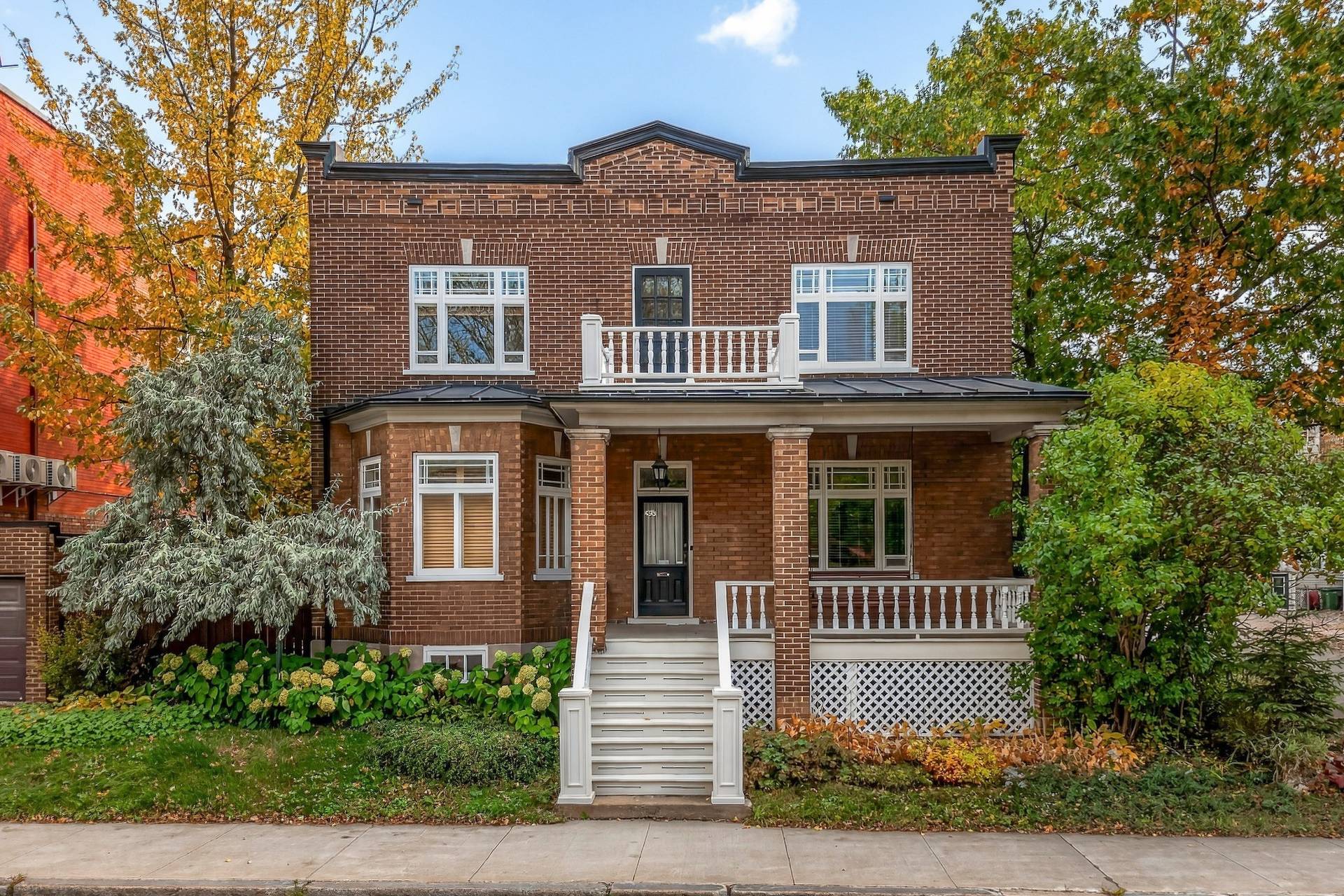 Montcalm Charm: Spacious Condo with Parking