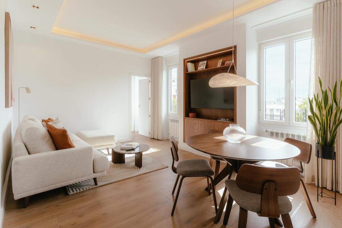 Light, height, and elegance with three bedrooms in the heart of Goya,