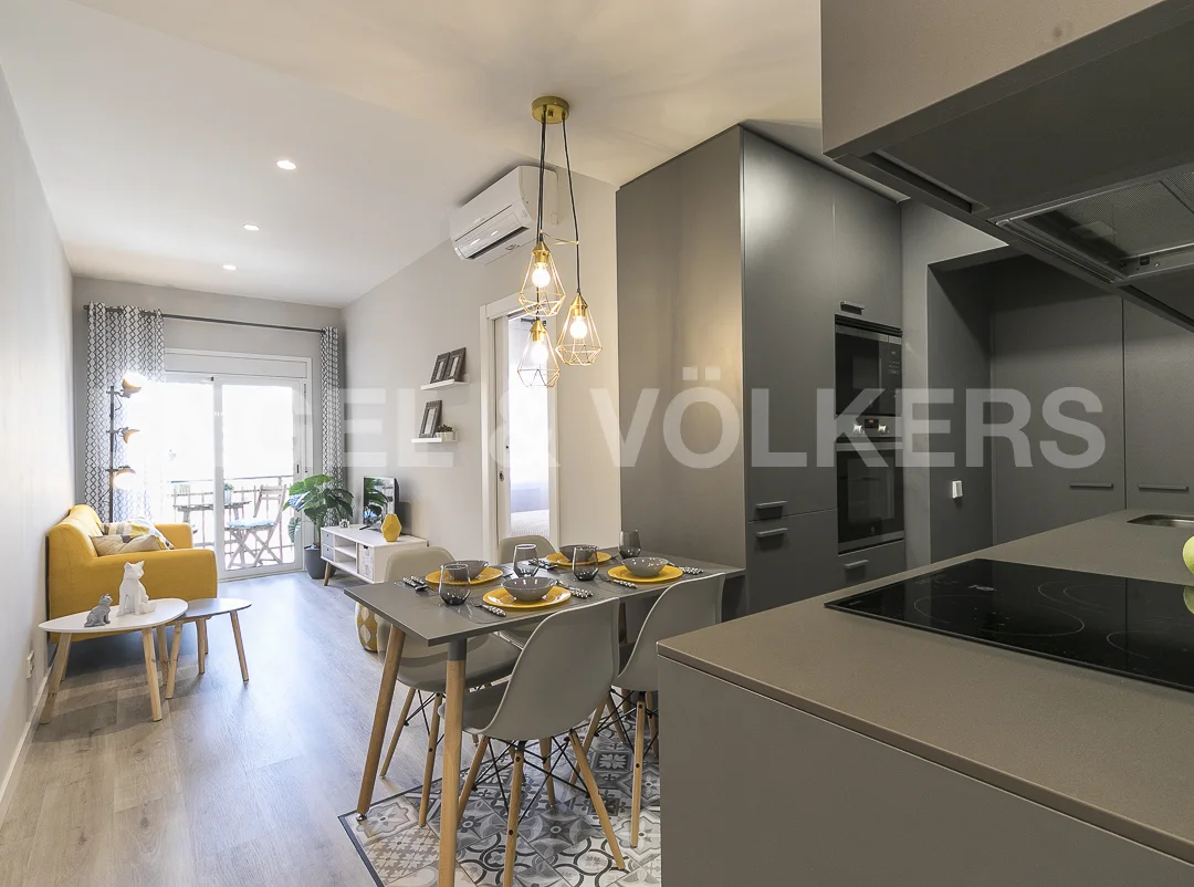 Renovated  apartment with Balcony in Eixample