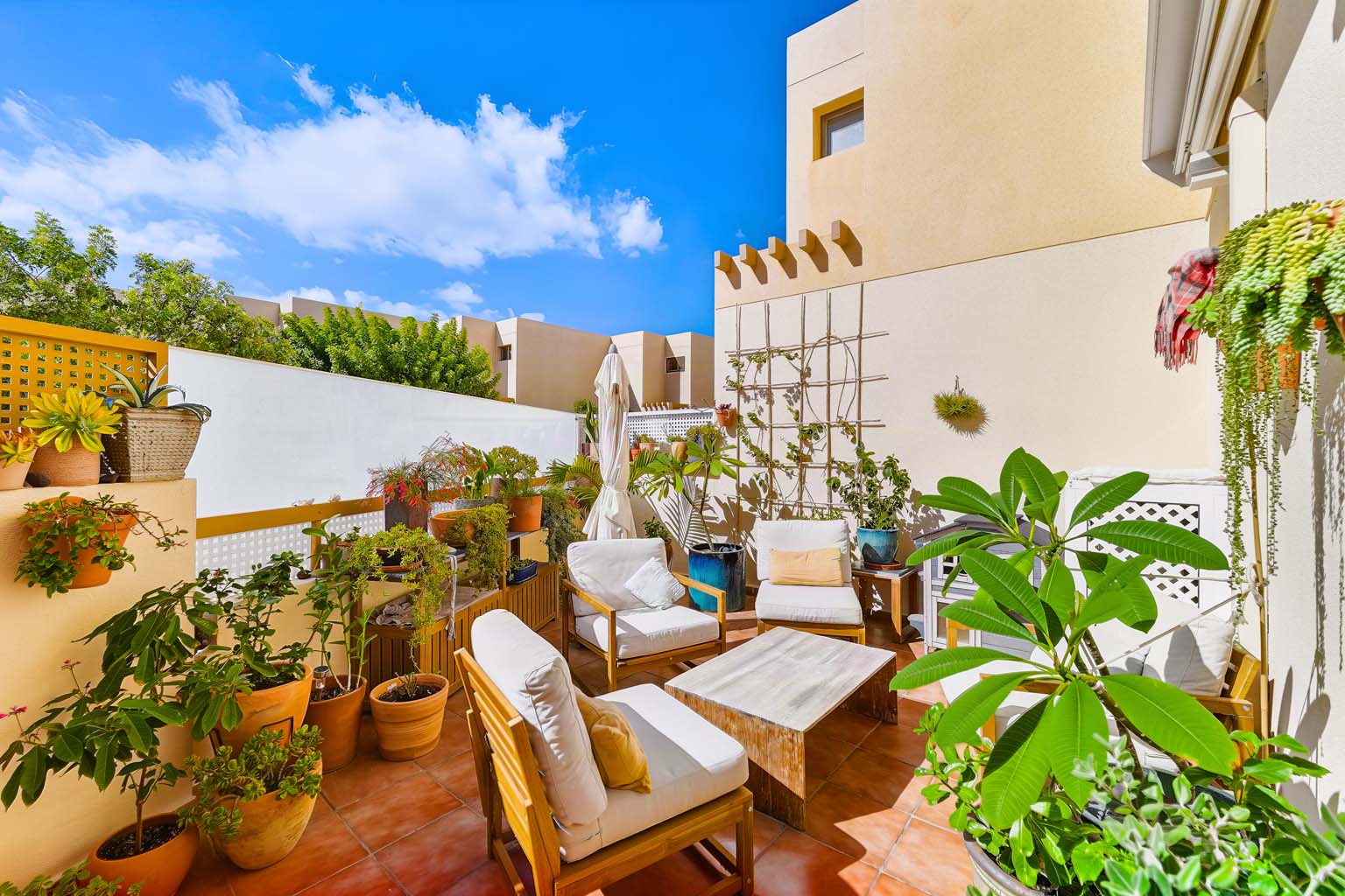 Semi-detached house in Sotavento II: Privacy, Security and Comfort Steps from the Sea in La Tejita