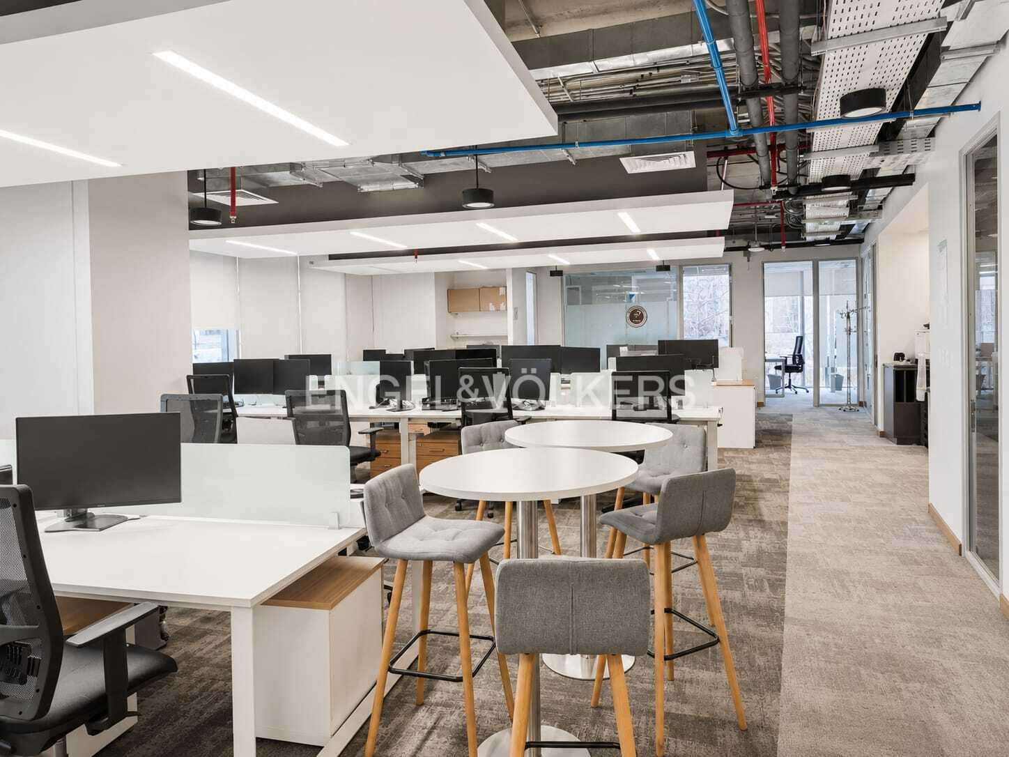 Oficina amoblada en arriendo Nueva Las Condes 420 m2