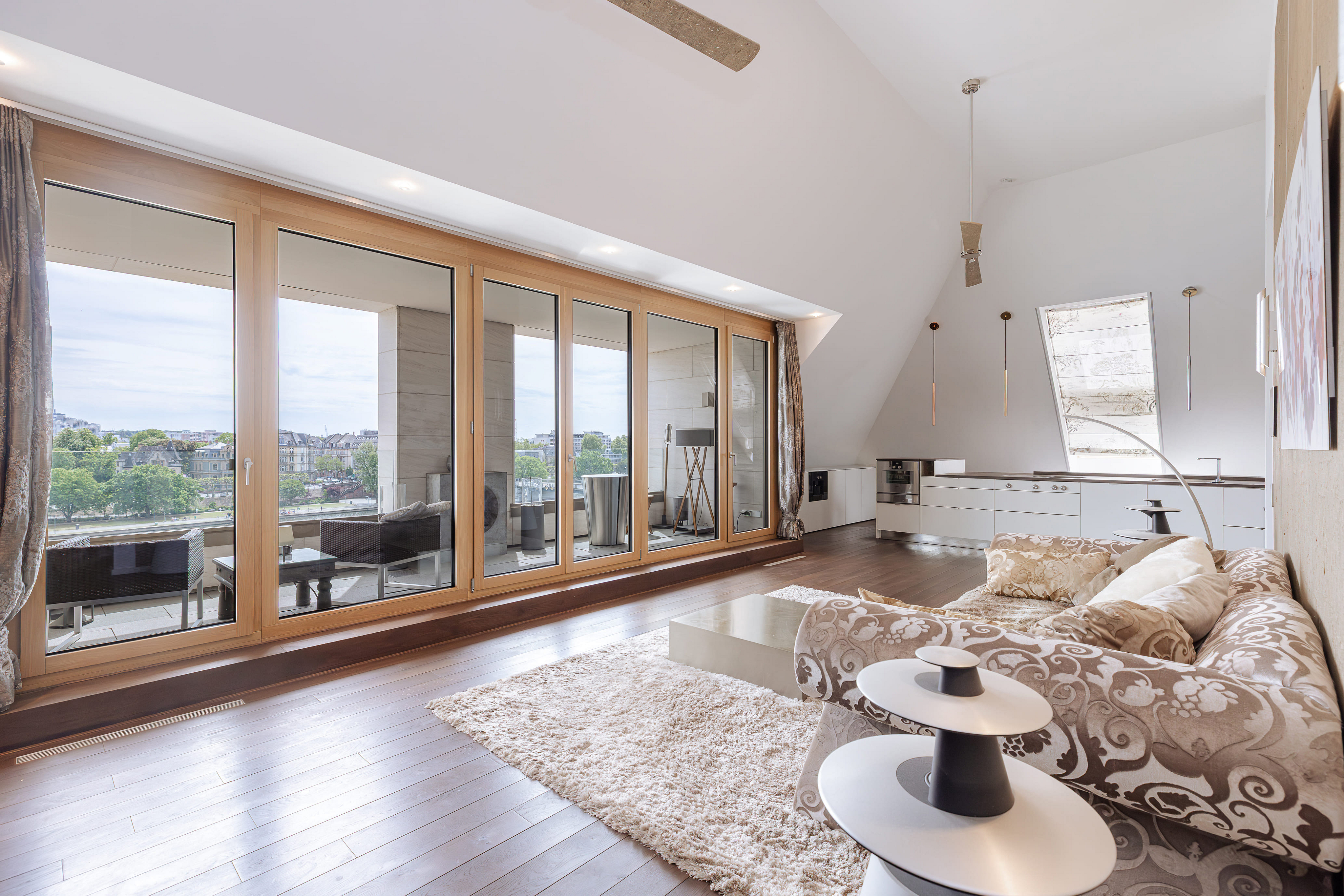 Exclusive penthouse on Untermainkai with spectacular panoramic rooftop terrace
