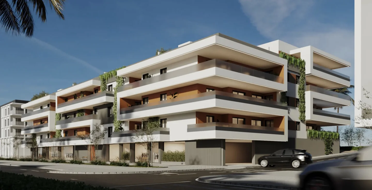 San Pedro de Alcantara: Stunning 3-Bedroom Residence in the City Center with Private Pool Terrace.