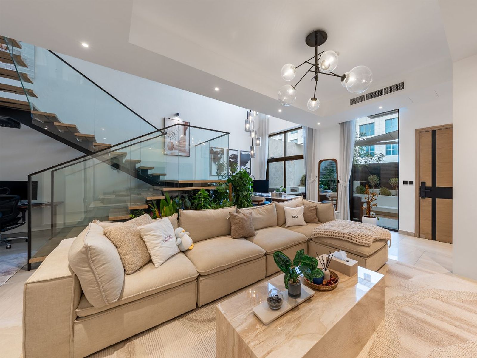 Upgraded | Private Gym | 12 Cheques Option