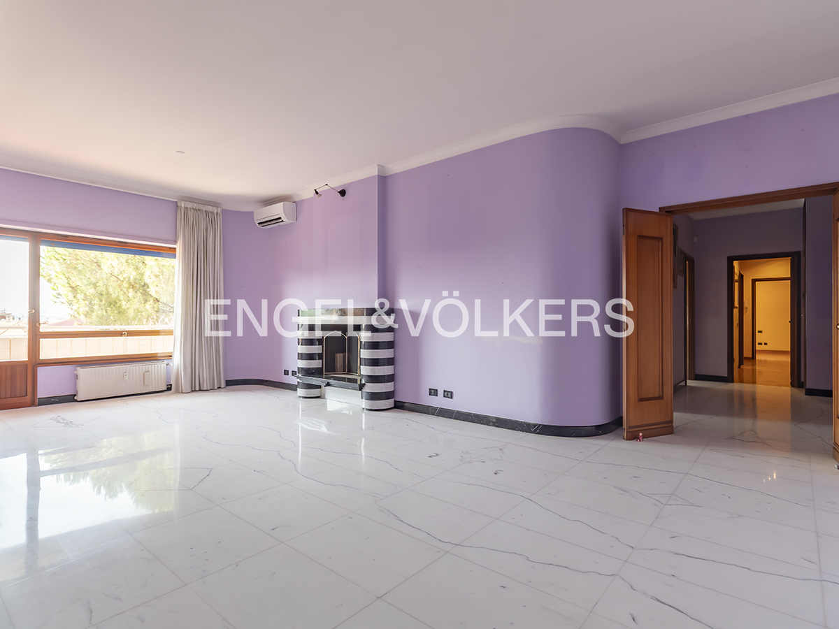 Four-room apartment with terrace and garage in Vigna Pia area