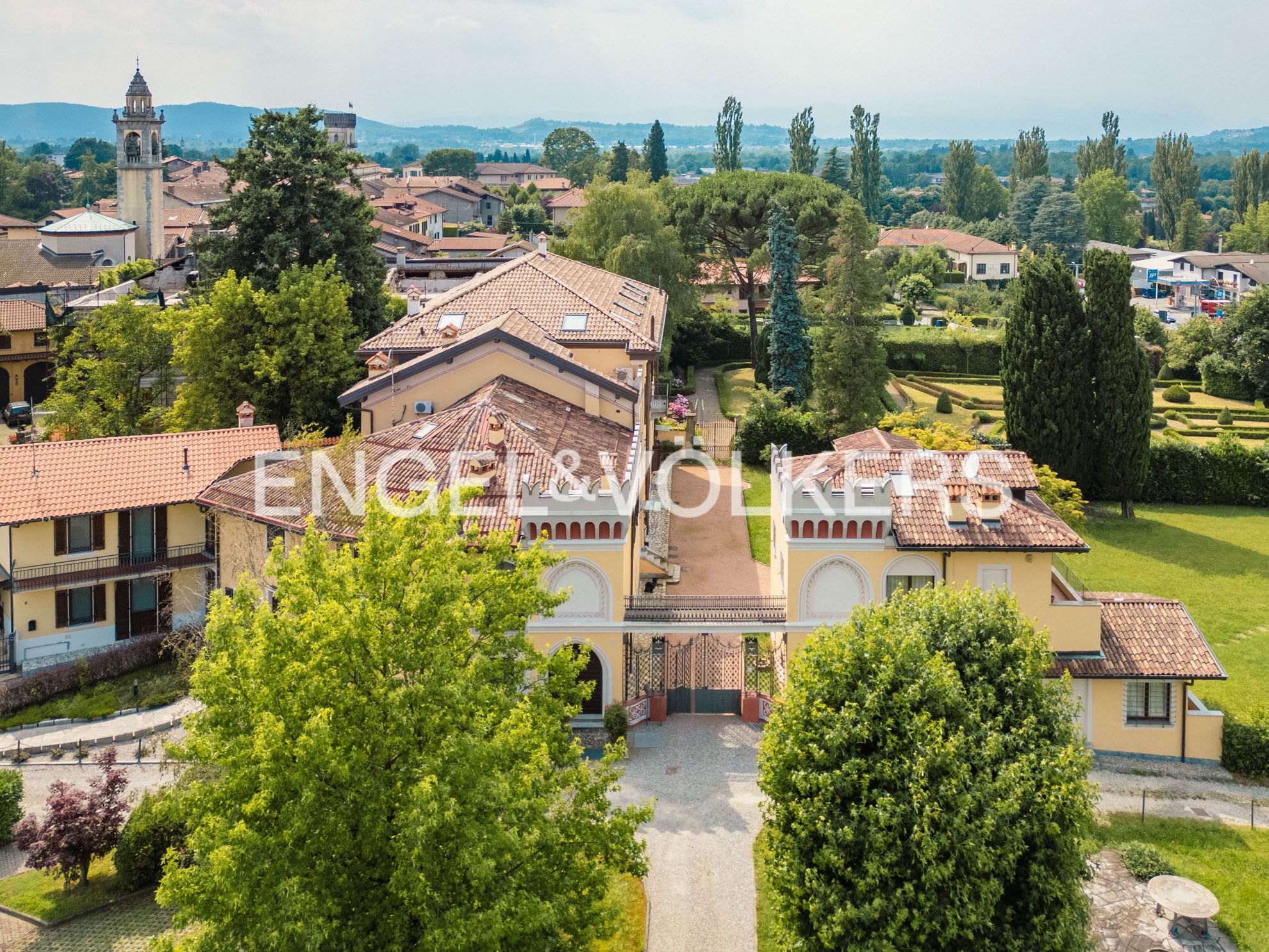 Wunderbare Wohnung in Residence mit Park und Pool