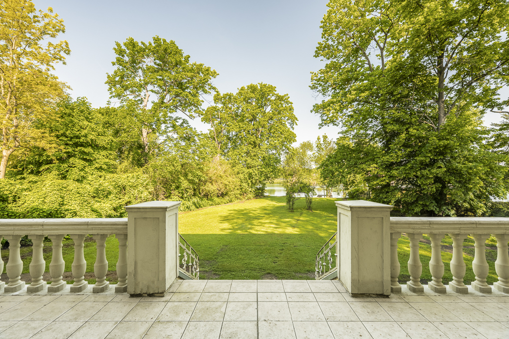 Außergewöhnliche Beletage in historischer Wasserresidenz - Privatgarten mit Uferzugang