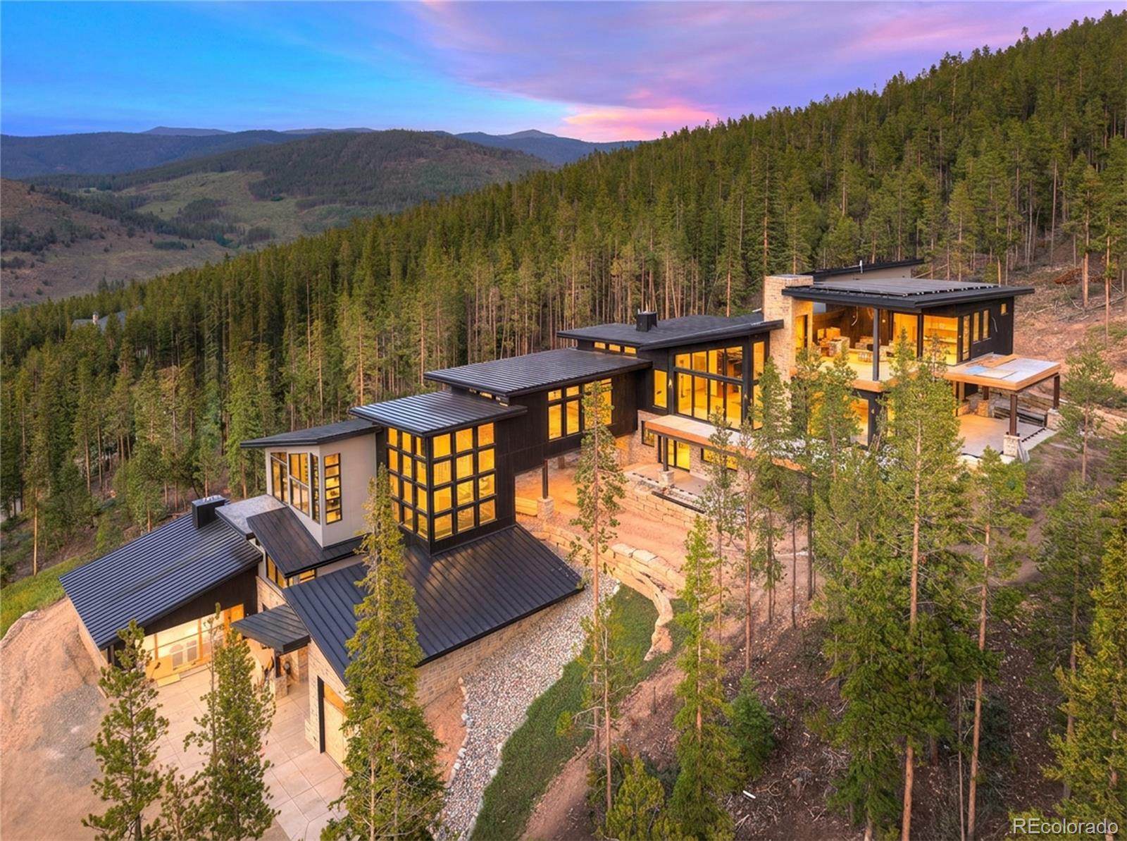 Peak Luxury: Breckenridge’s Ultimate Mountain Masterpiece