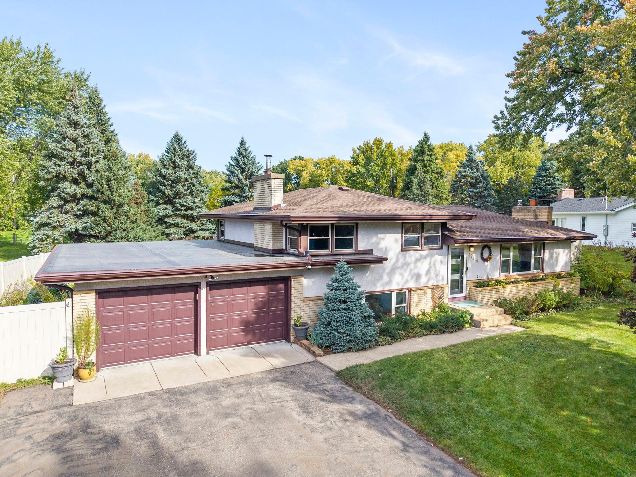 Move-In Ready Minnetonka Residence on 0.54 Acres