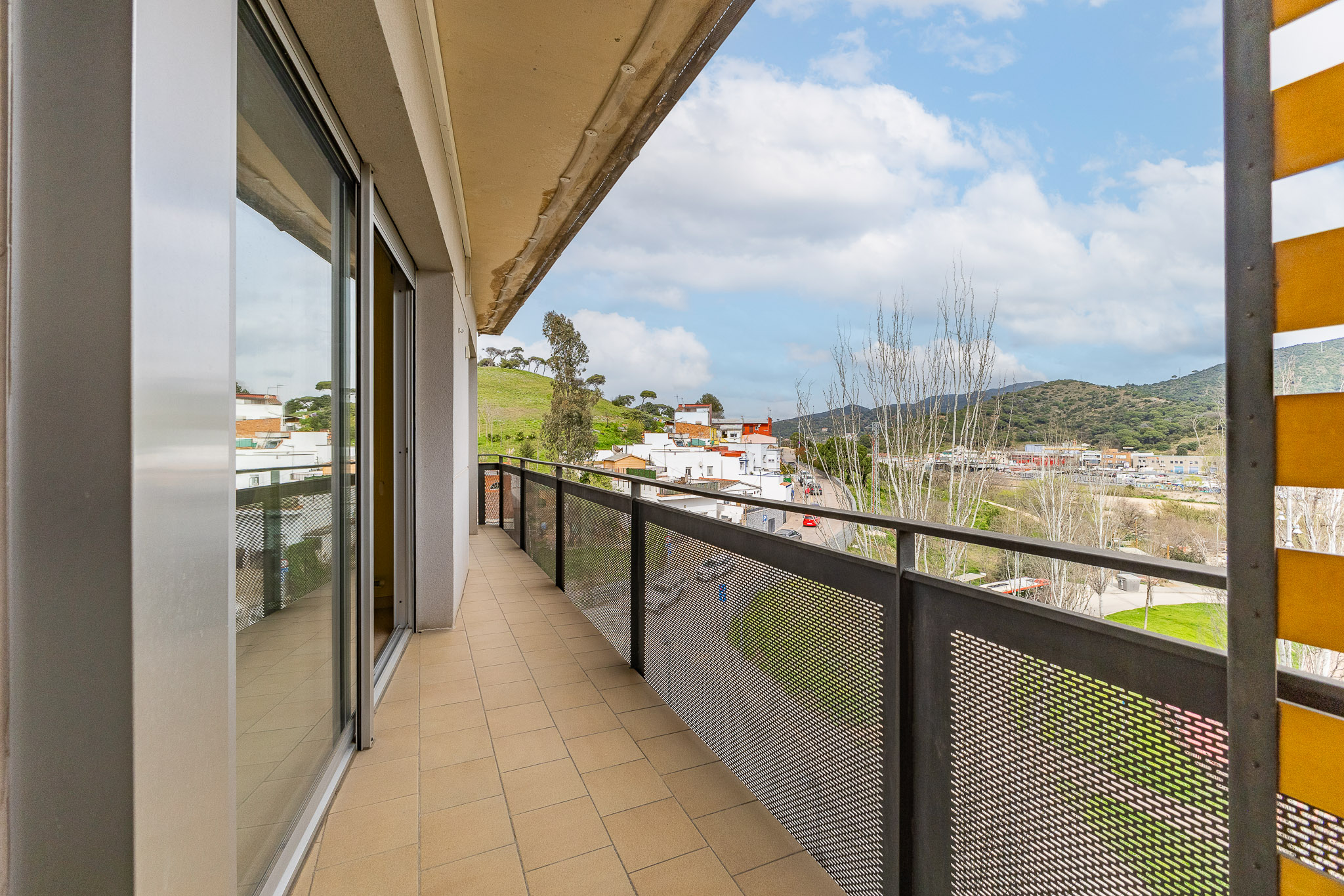 Pis lluminós de 98 m², totalment exterior, amb garatge i traster inclosos en el preu.