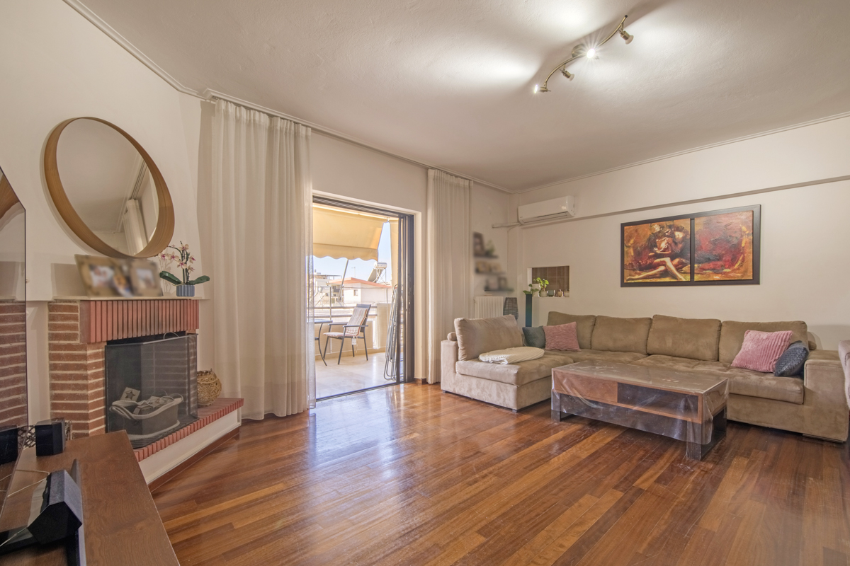 4th floor apartment with open views and comfort