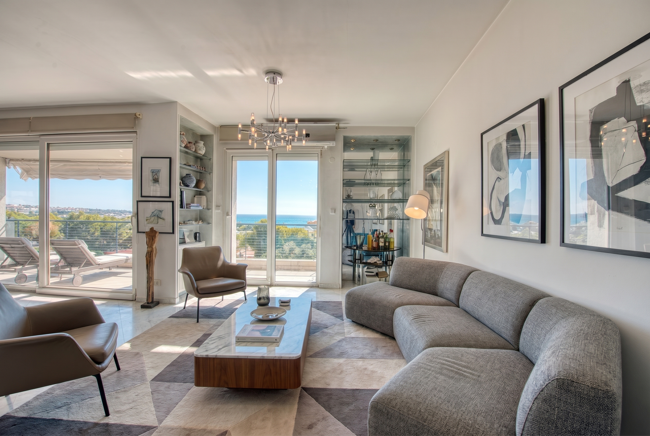 Spacious sea view apartment in Ntepo
