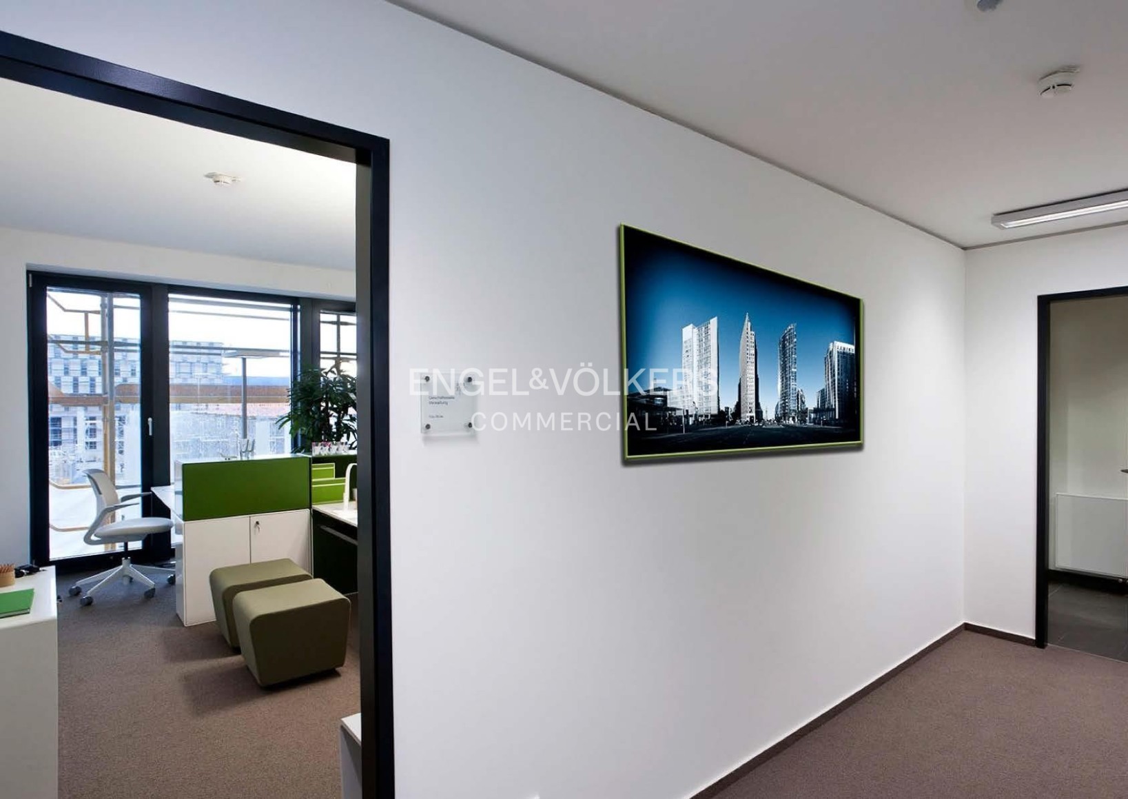 Helles Büro direkt am Flughafen