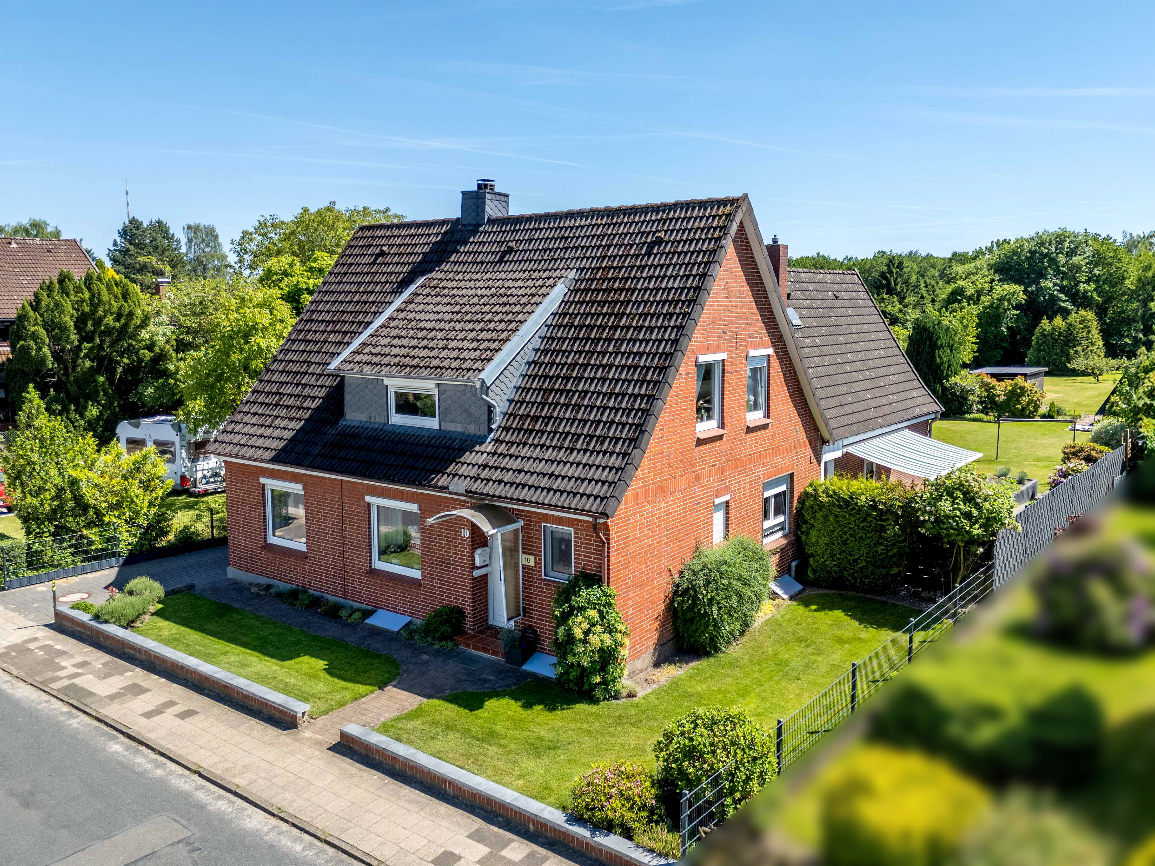 Großzügiges Ein- bis Zweifamilienhaus mit tollem Grundstück in ruhiger Lage