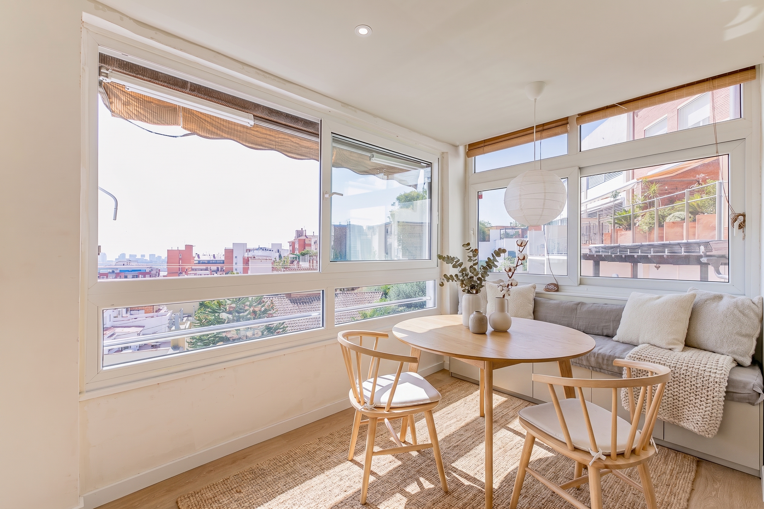 Renovated home with unobstructed sea views [AI-bewerkt]