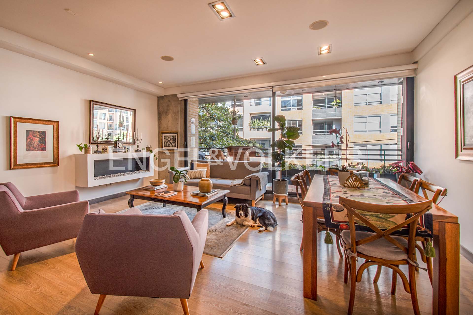 Apartamento con balcón y clubhouse para venta en Chicó Reservado