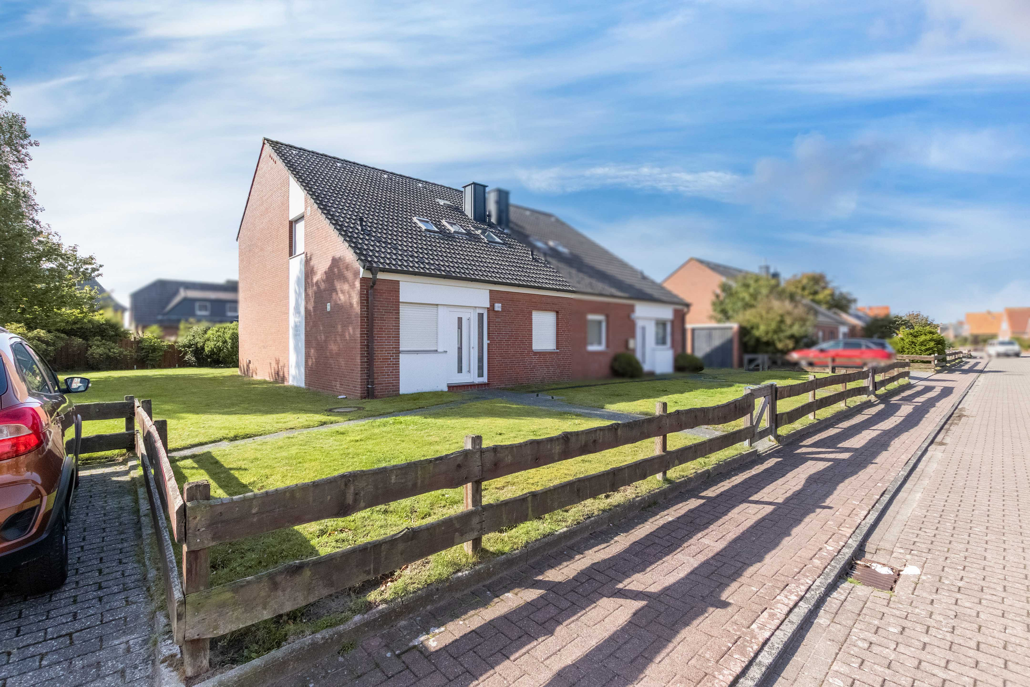 Erstwohnsitz am Dünenrand: 2 Zimmer EG-Wohnung mit Terrasse und Stellplatz!