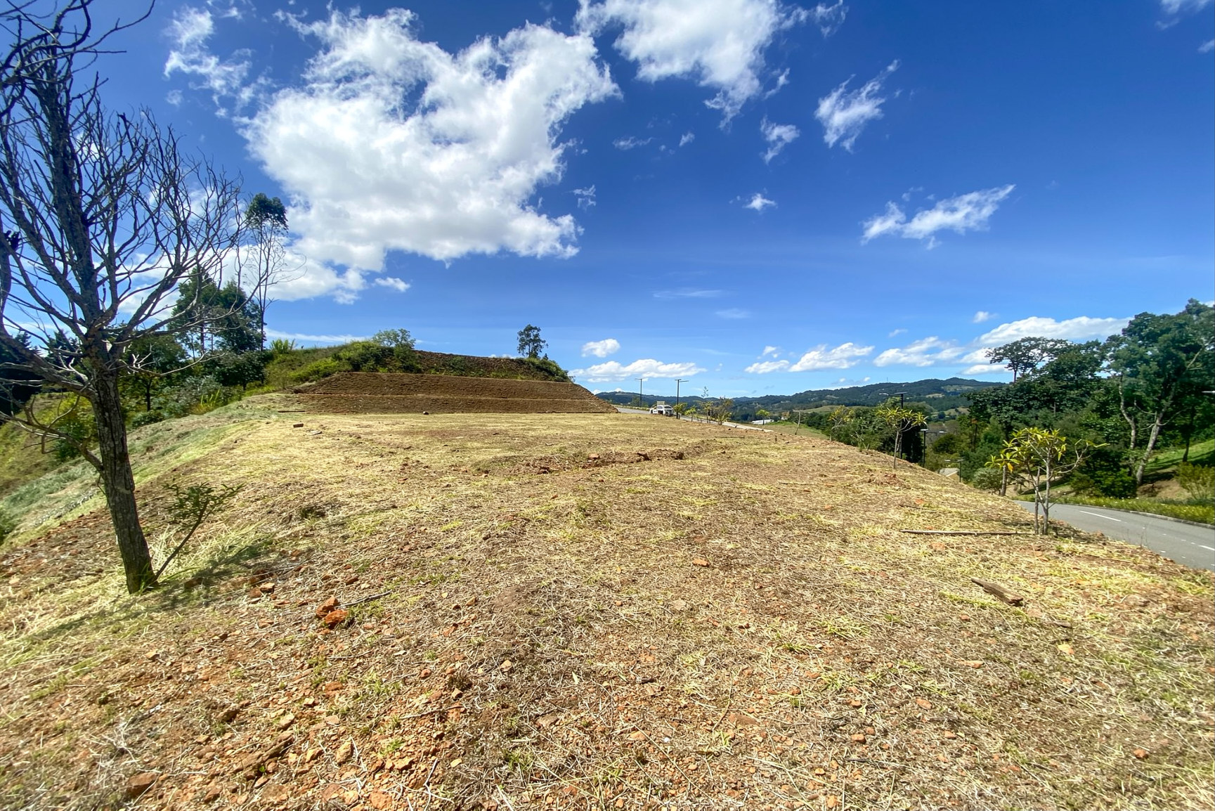 Lote con vista en parcelación para venta en Llanogrande
