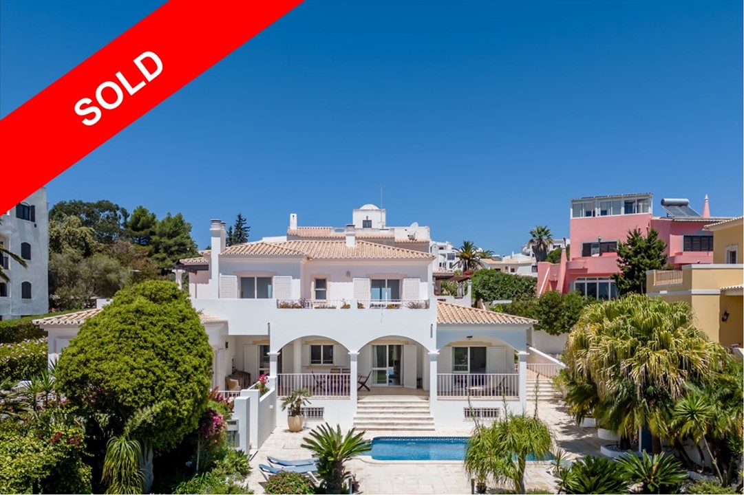 Magnificent T4+2 villa with building plot and ocean view near Praia do Vau