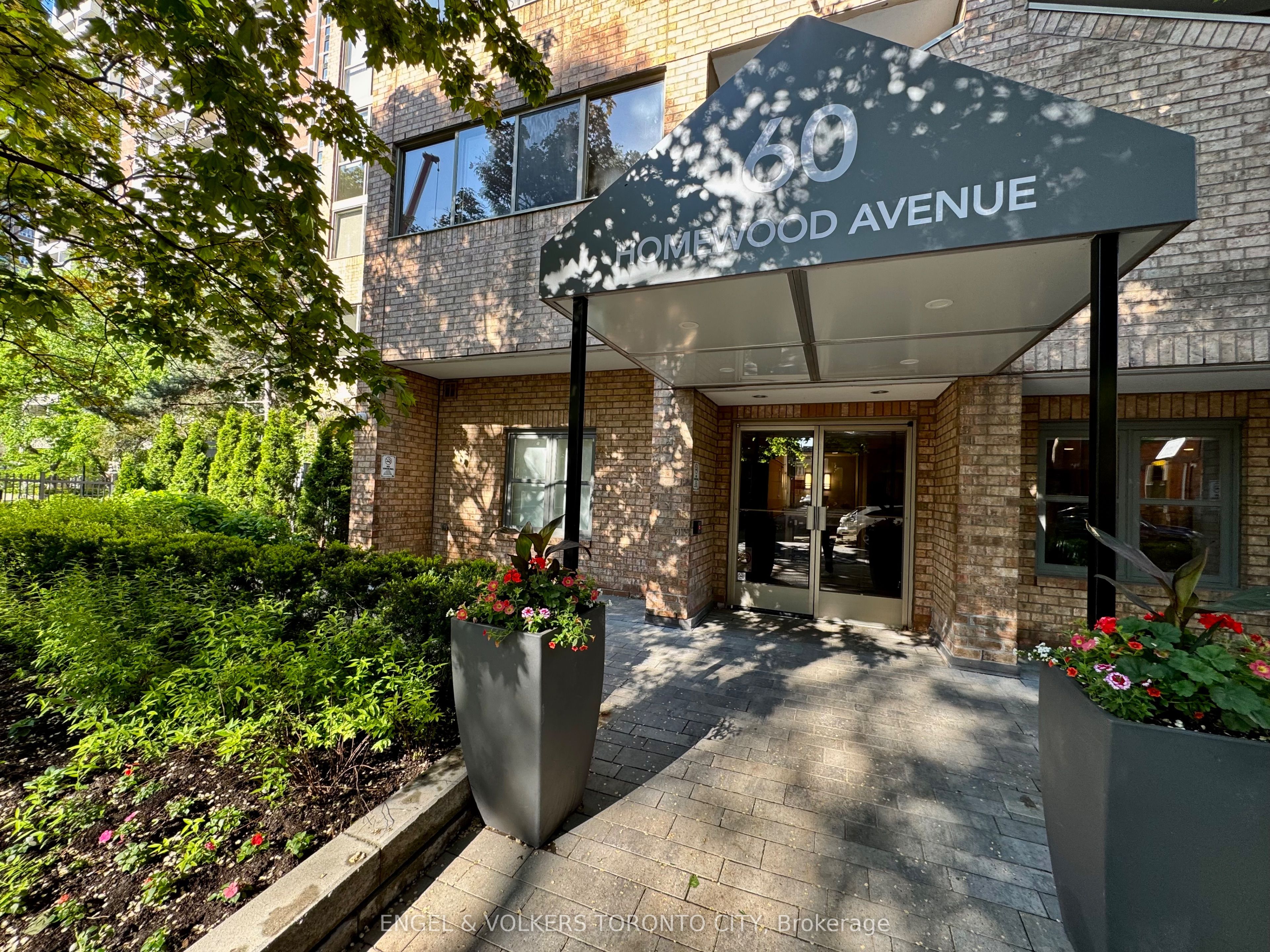 L'Esprit Condominiums, In the Heart of downtown Toronto